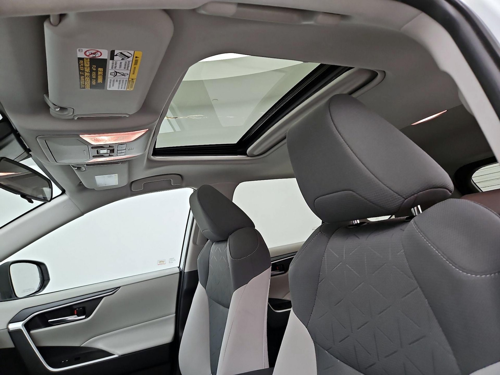 2020 Toyota RAV4 XLE - Photo 21