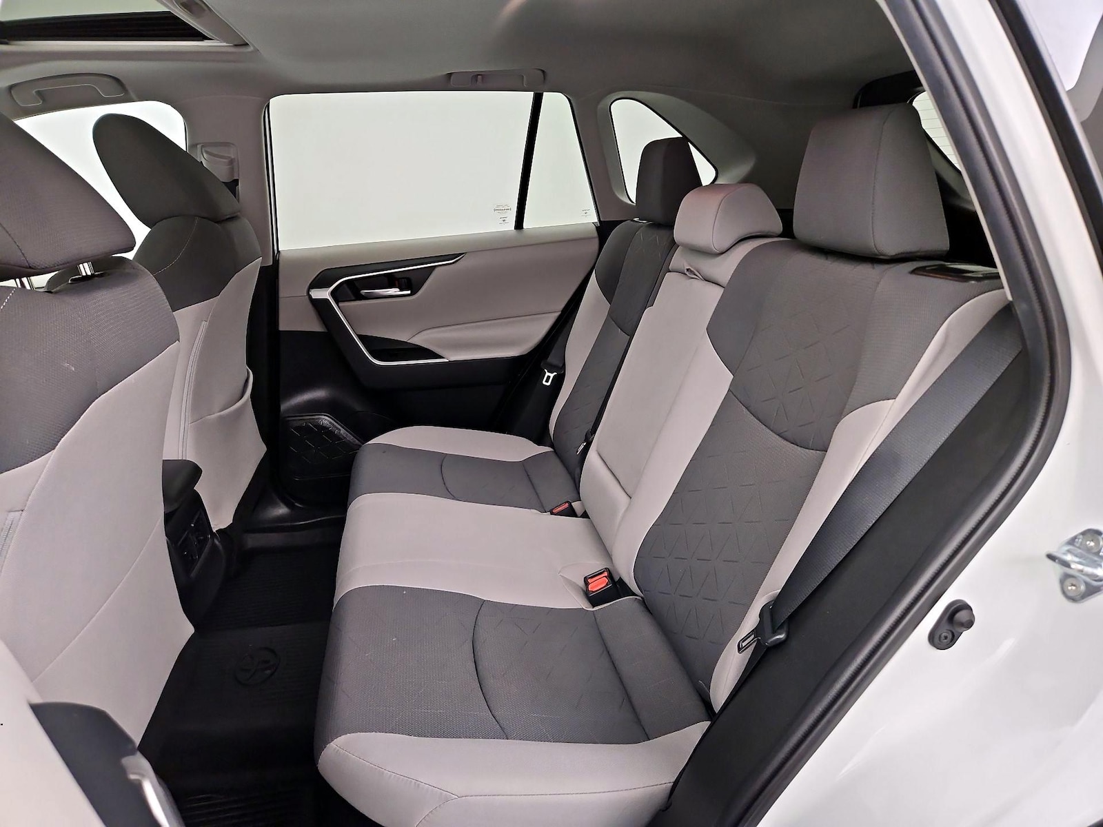 2020 Toyota RAV4 XLE - Photo 22