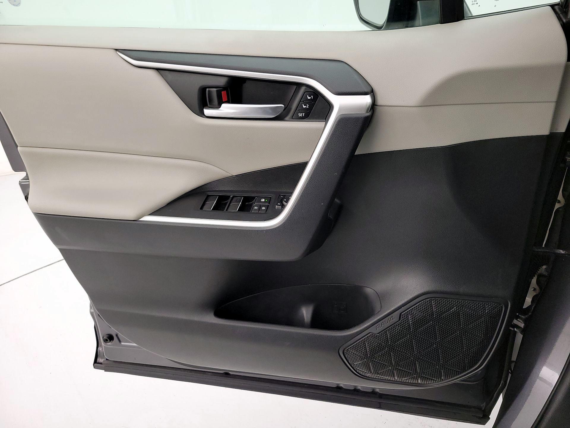 Thumbnail: 2021 Toyota RAV4 - 12