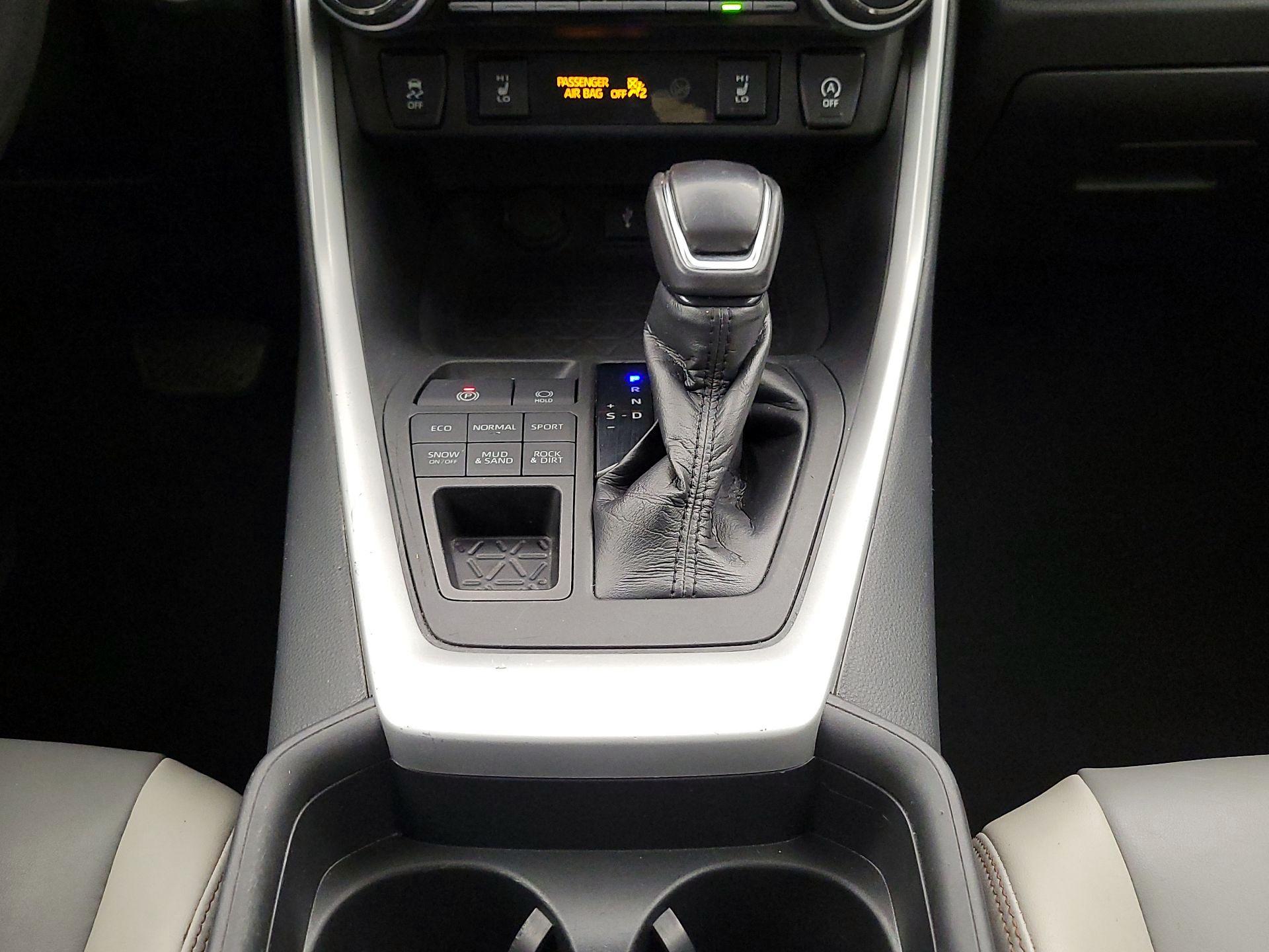 Thumbnail: 2021 Toyota RAV4 - 17