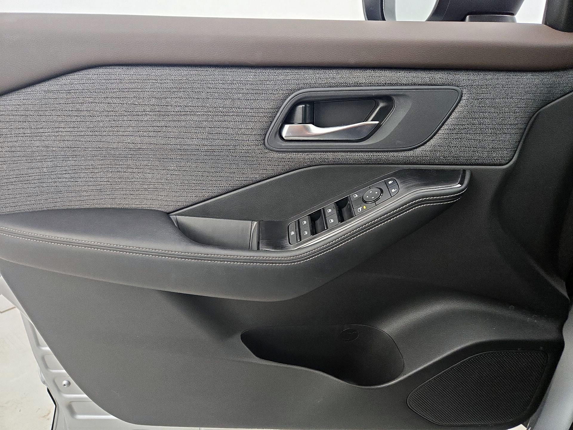 Thumbnail: 2023 Nissan Rogue - 12