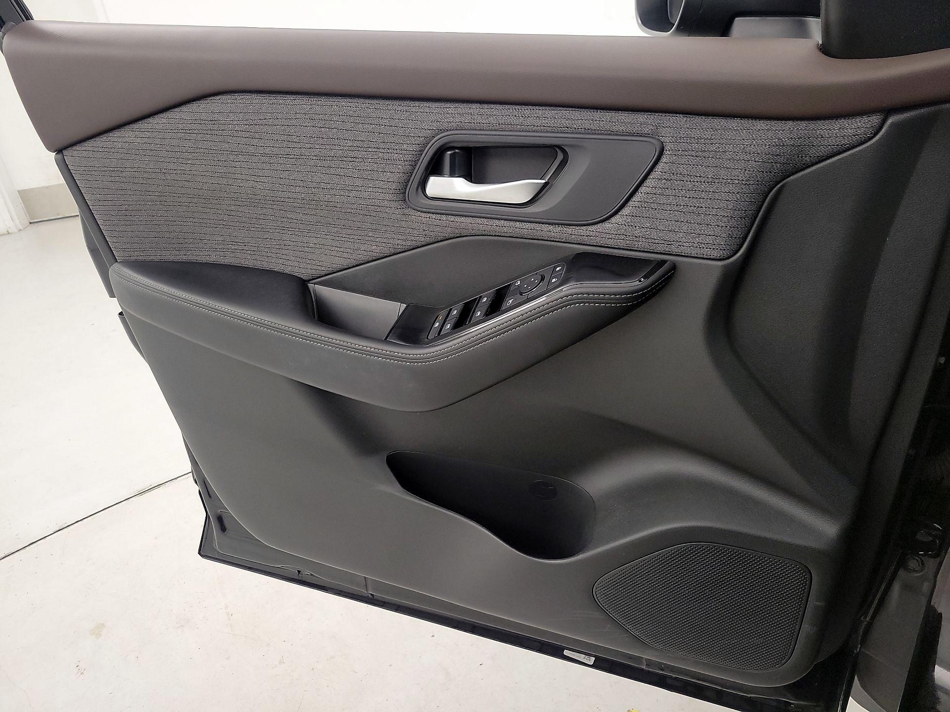 Thumbnail: 2023 Nissan Rogue - 12