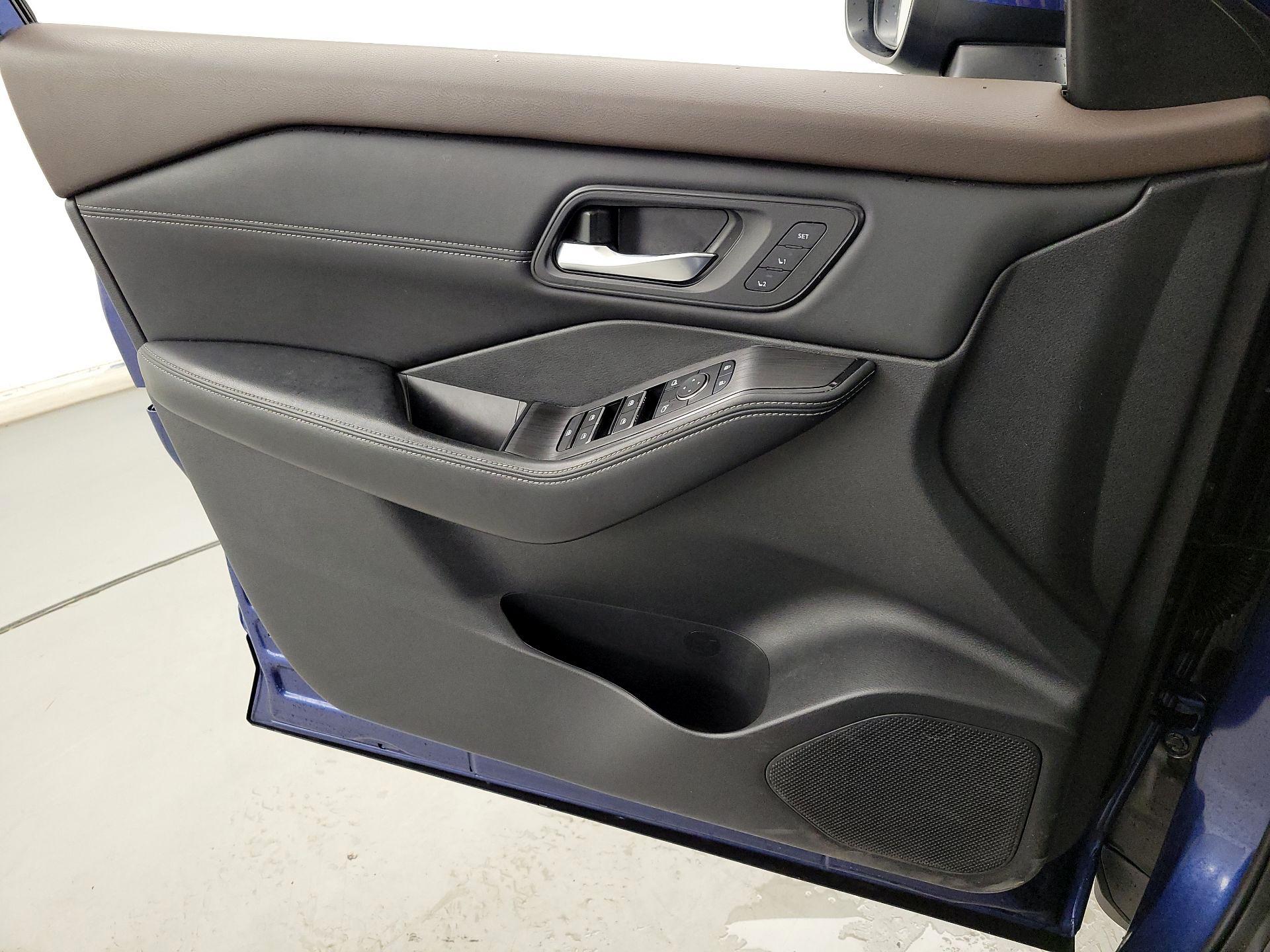 Thumbnail: 2023 Nissan Rogue - 12