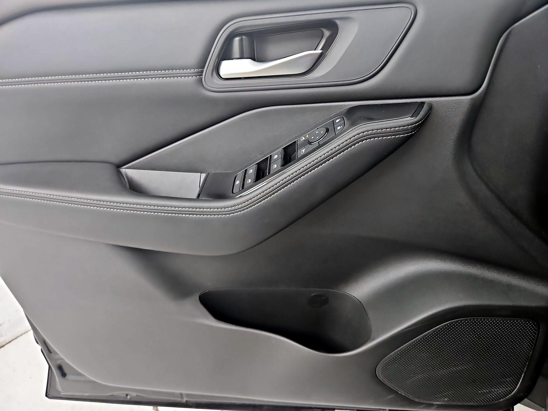 Thumbnail: 2023 Nissan Rogue - 12