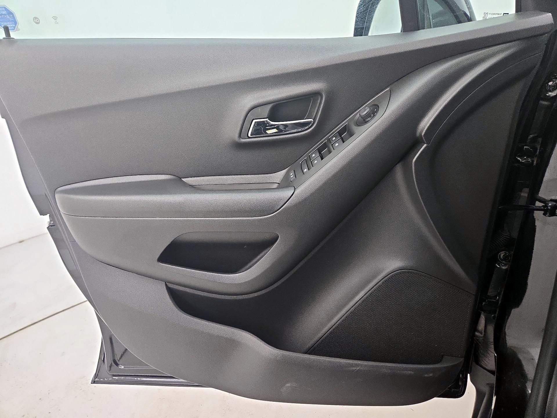 Thumbnail: 2022 Chevrolet Trax - 12