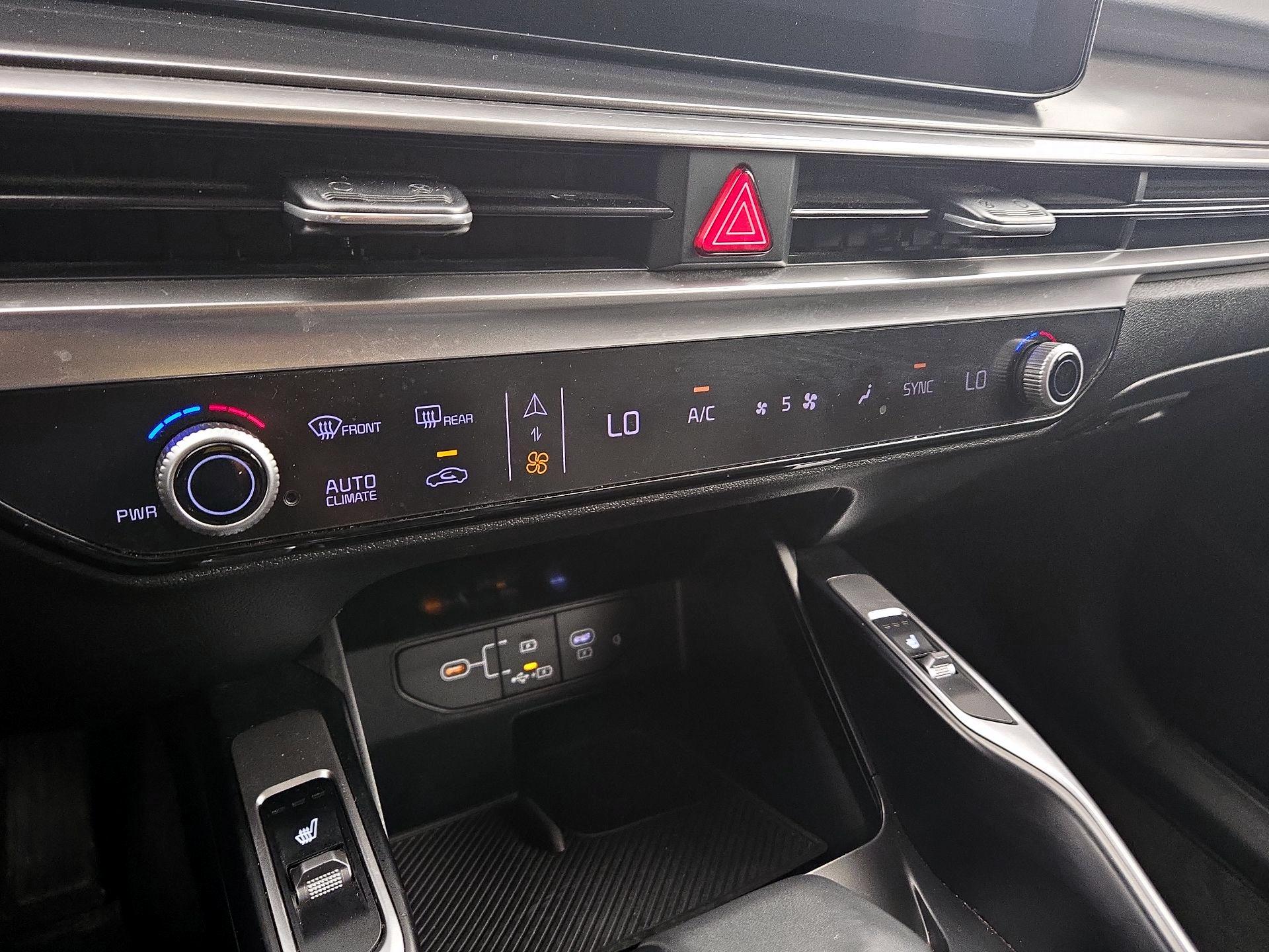 Thumbnail: 2024 Kia Sorento - 16