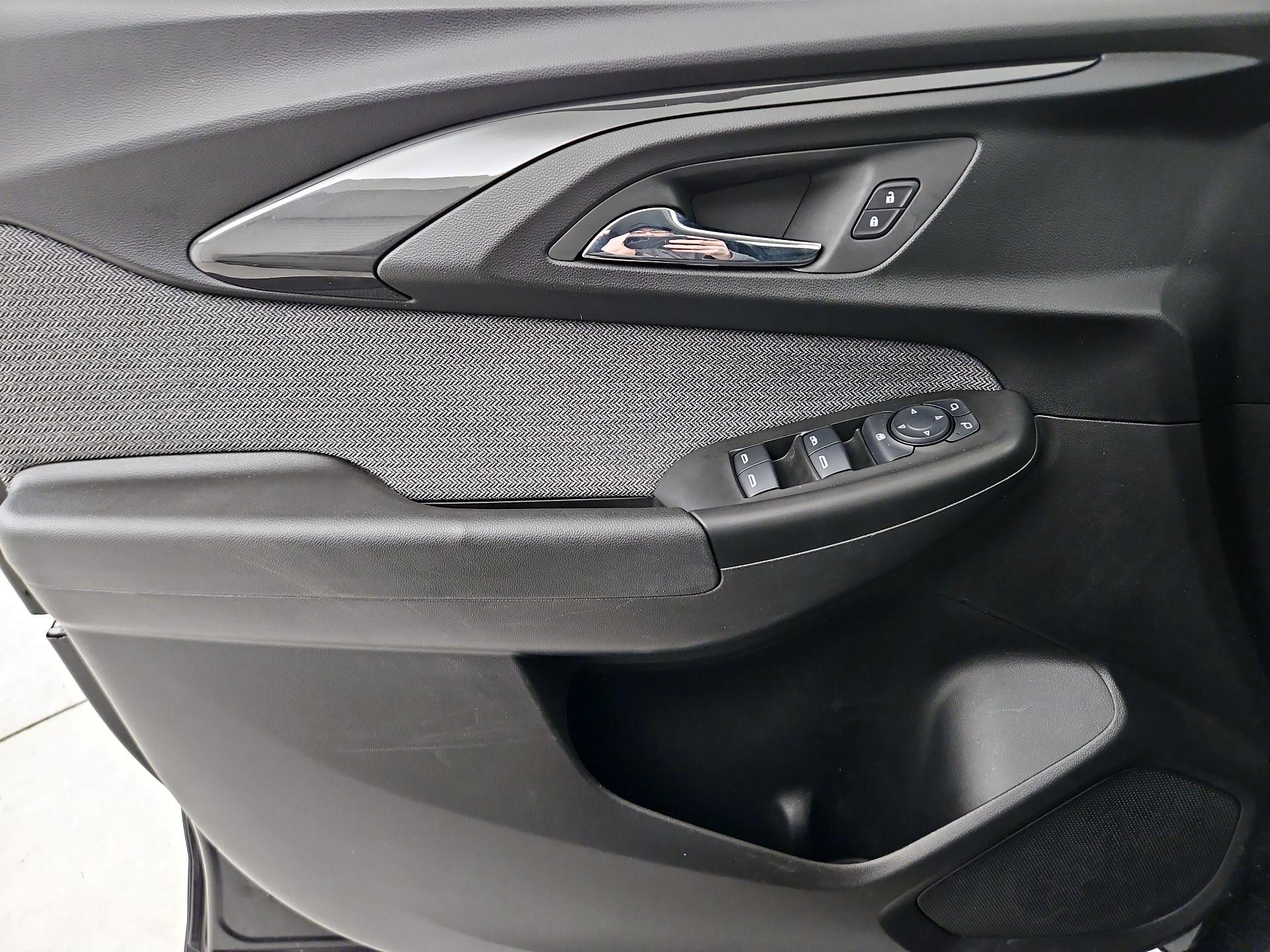 Thumbnail: 2023 Chevrolet TrailBlazer - 12