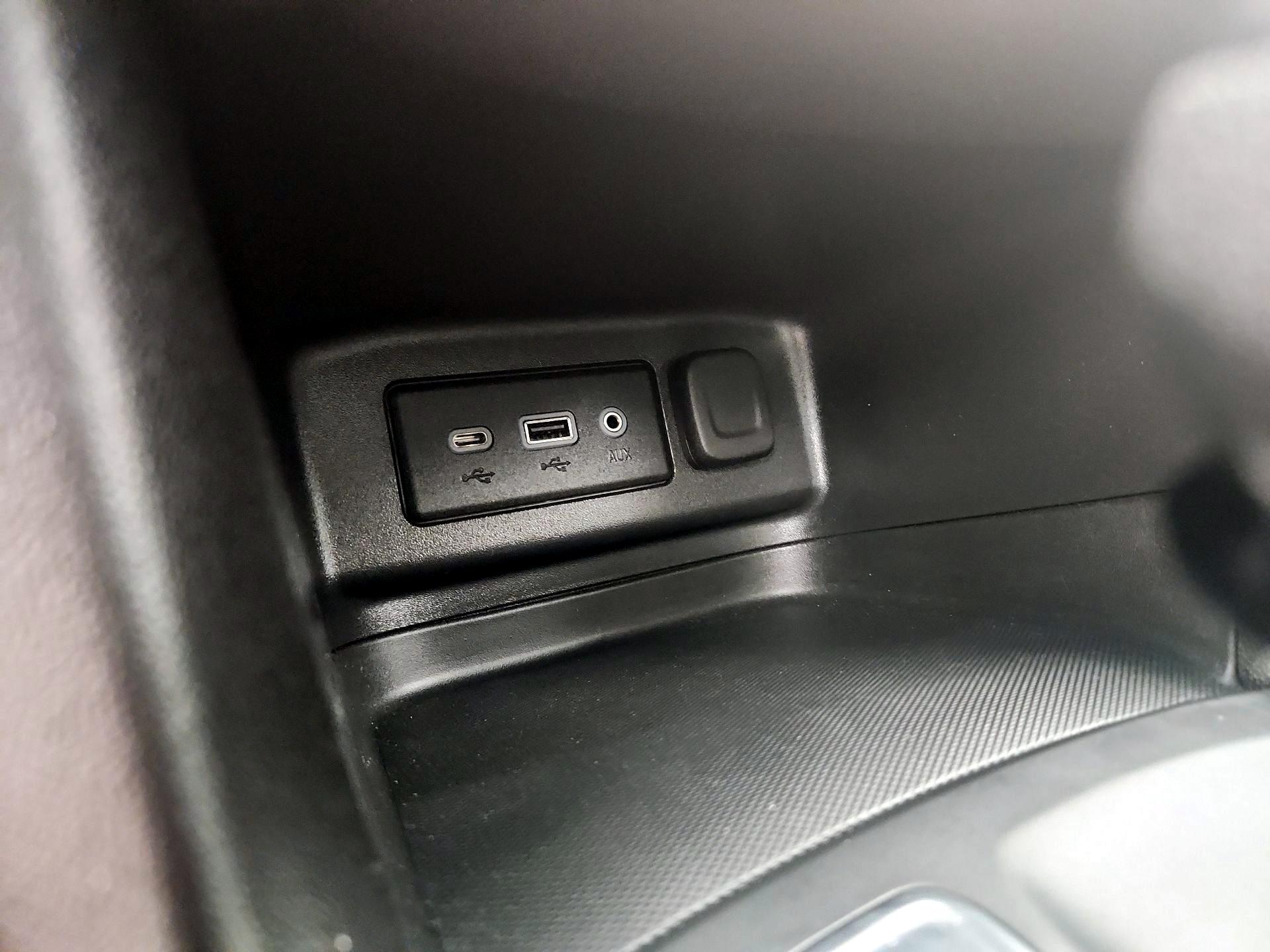 Thumbnail: 2021 Chevrolet Equinox - 18