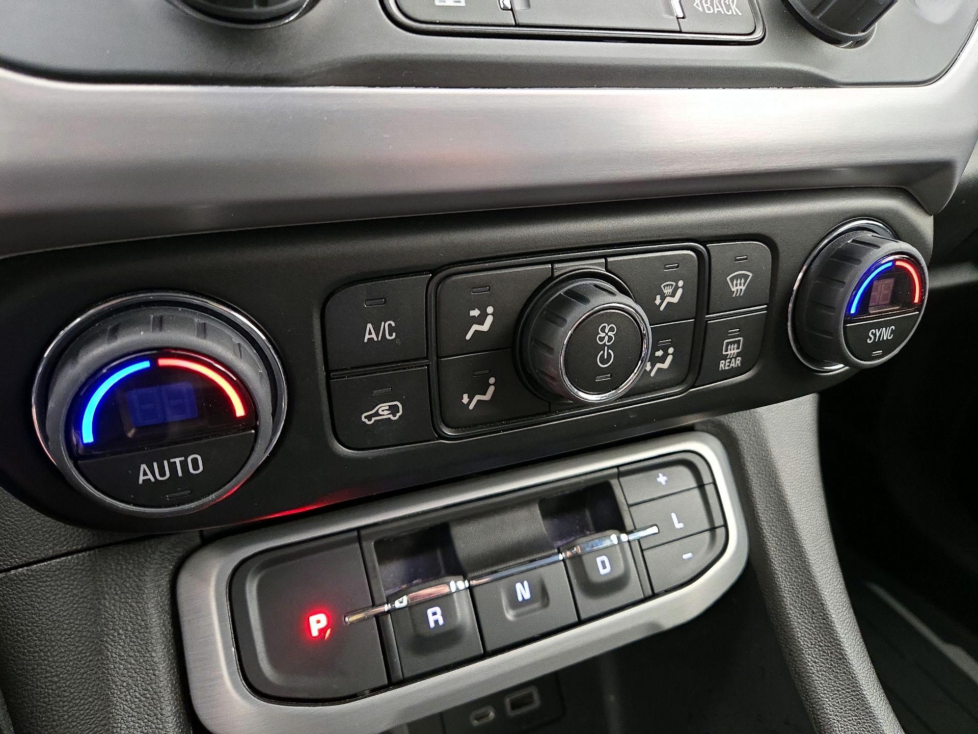 Thumbnail: 2023 GMC Acadia - 17