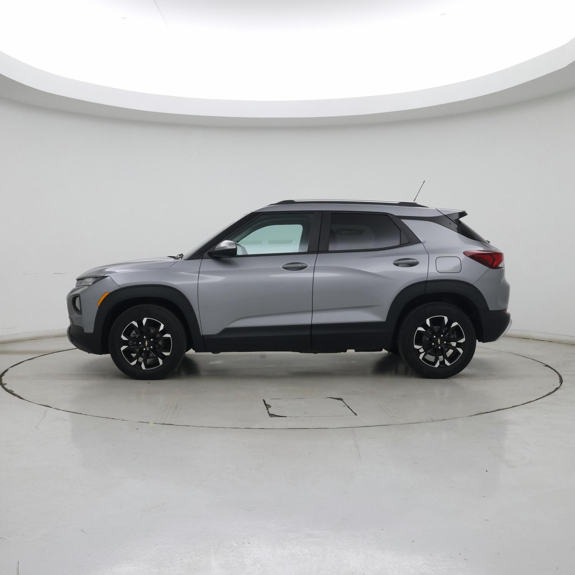 Thumbnail: 2023 Chevrolet TrailBlazer - 3