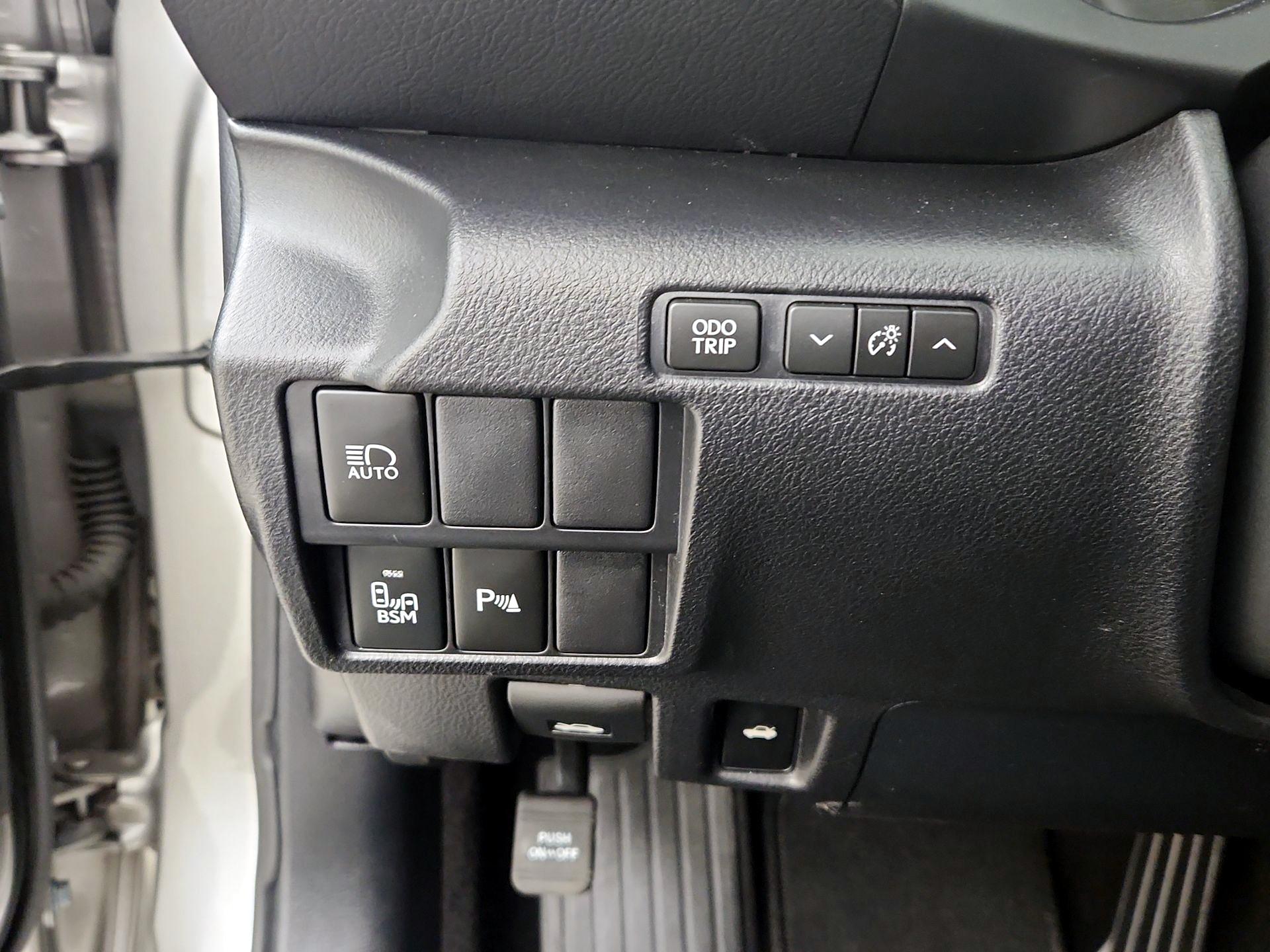 Thumbnail: 2020 Lexus IS - 13