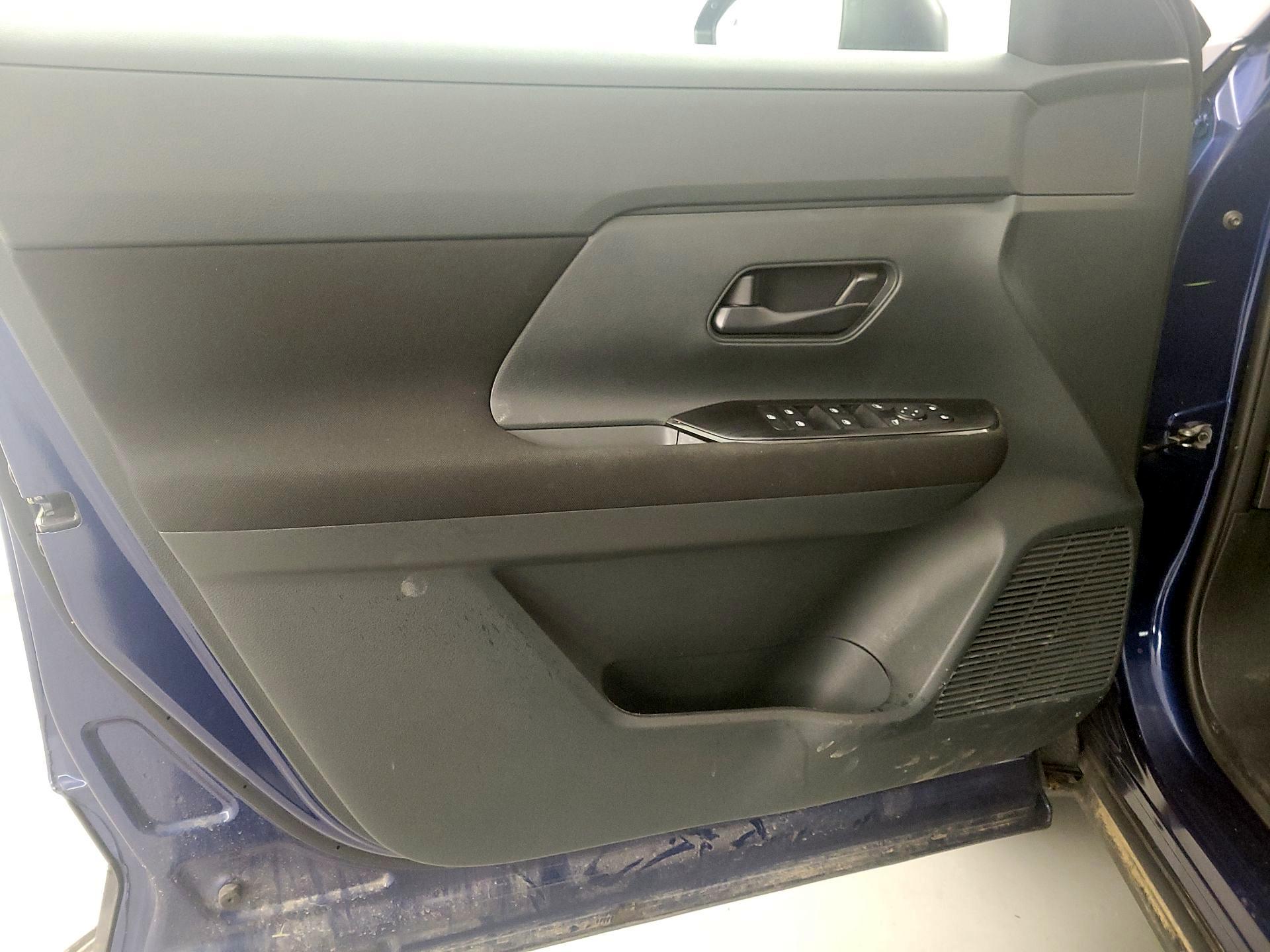 Thumbnail: 2025 Nissan Kicks - 12