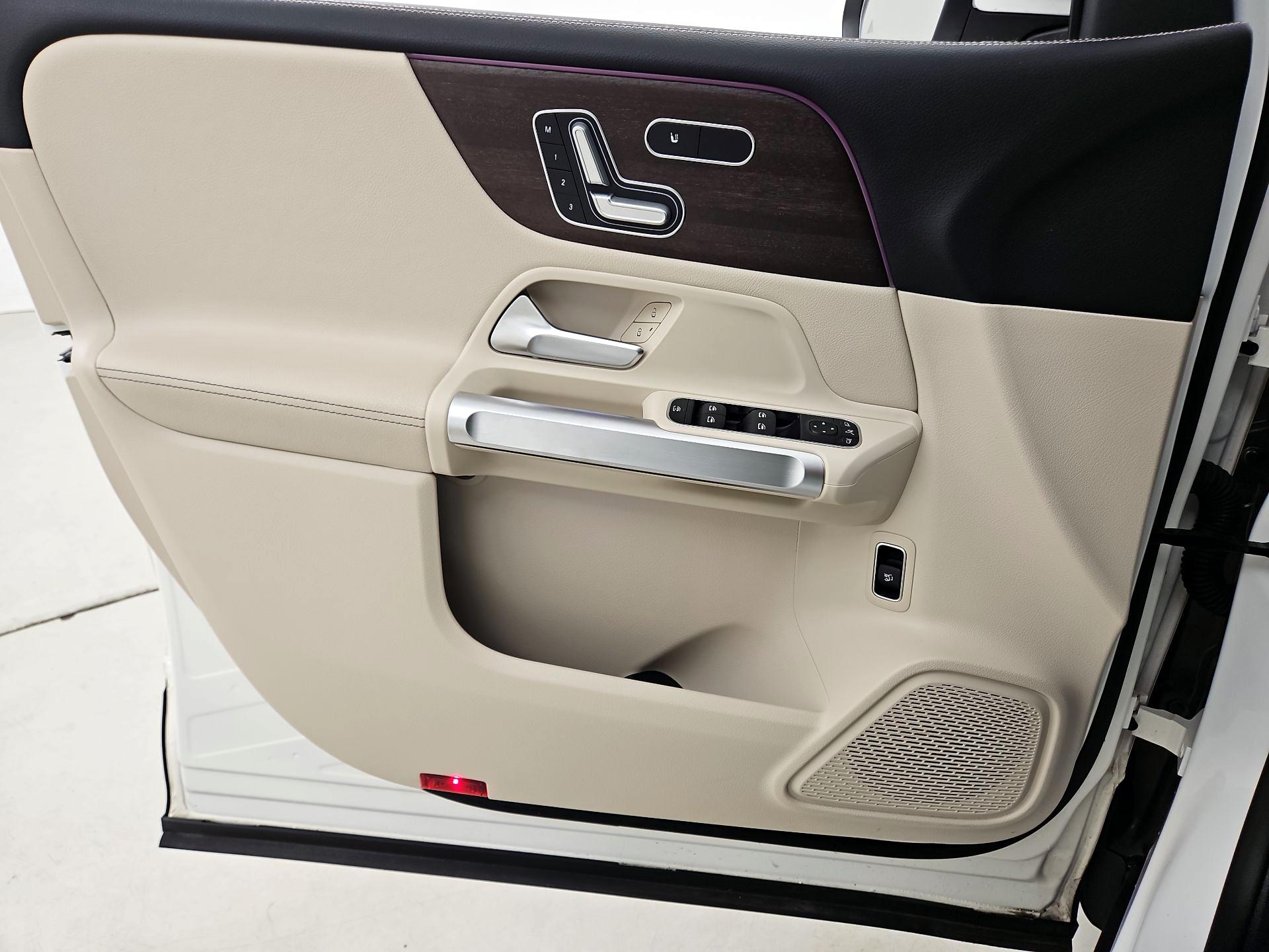 Thumbnail: 2022 Mercedes-Benz GLB - 12