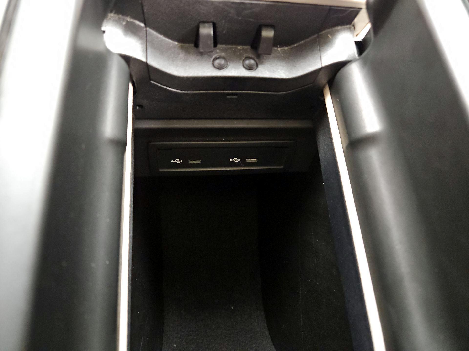 Thumbnail: 2022 Mercedes-Benz GLB - 19