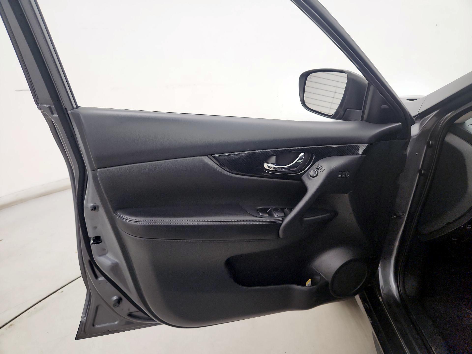 Thumbnail: 2019 Nissan Rogue - 12