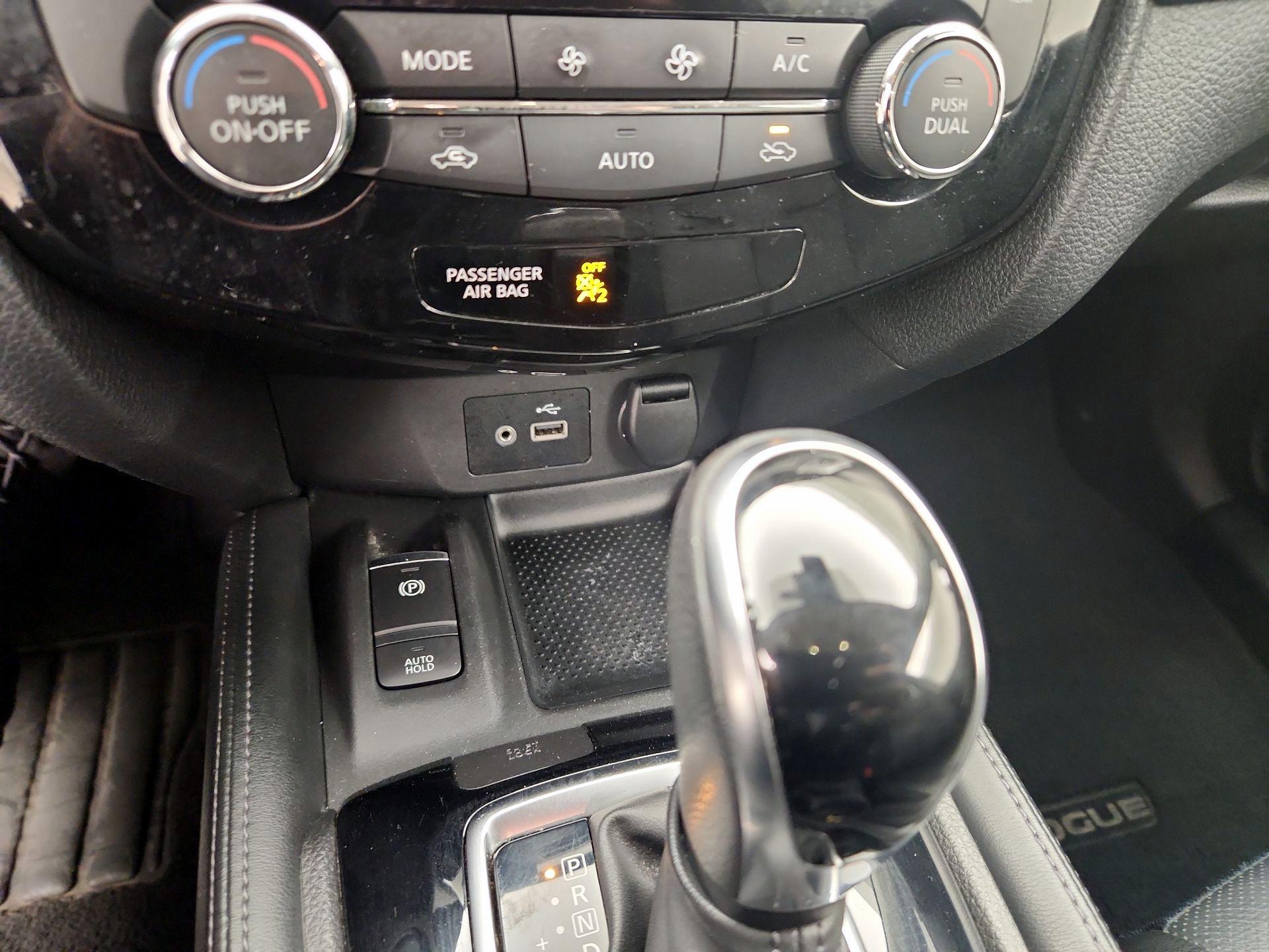 Thumbnail: 2019 Nissan Rogue - 17