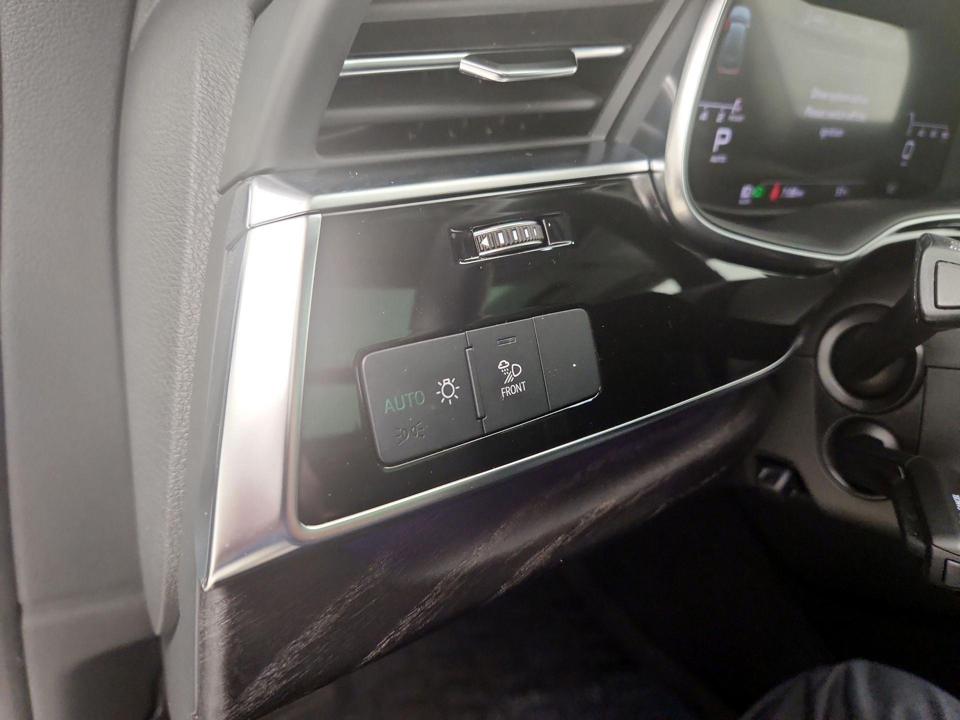 Thumbnail: 2023 Audi Q8 - 13