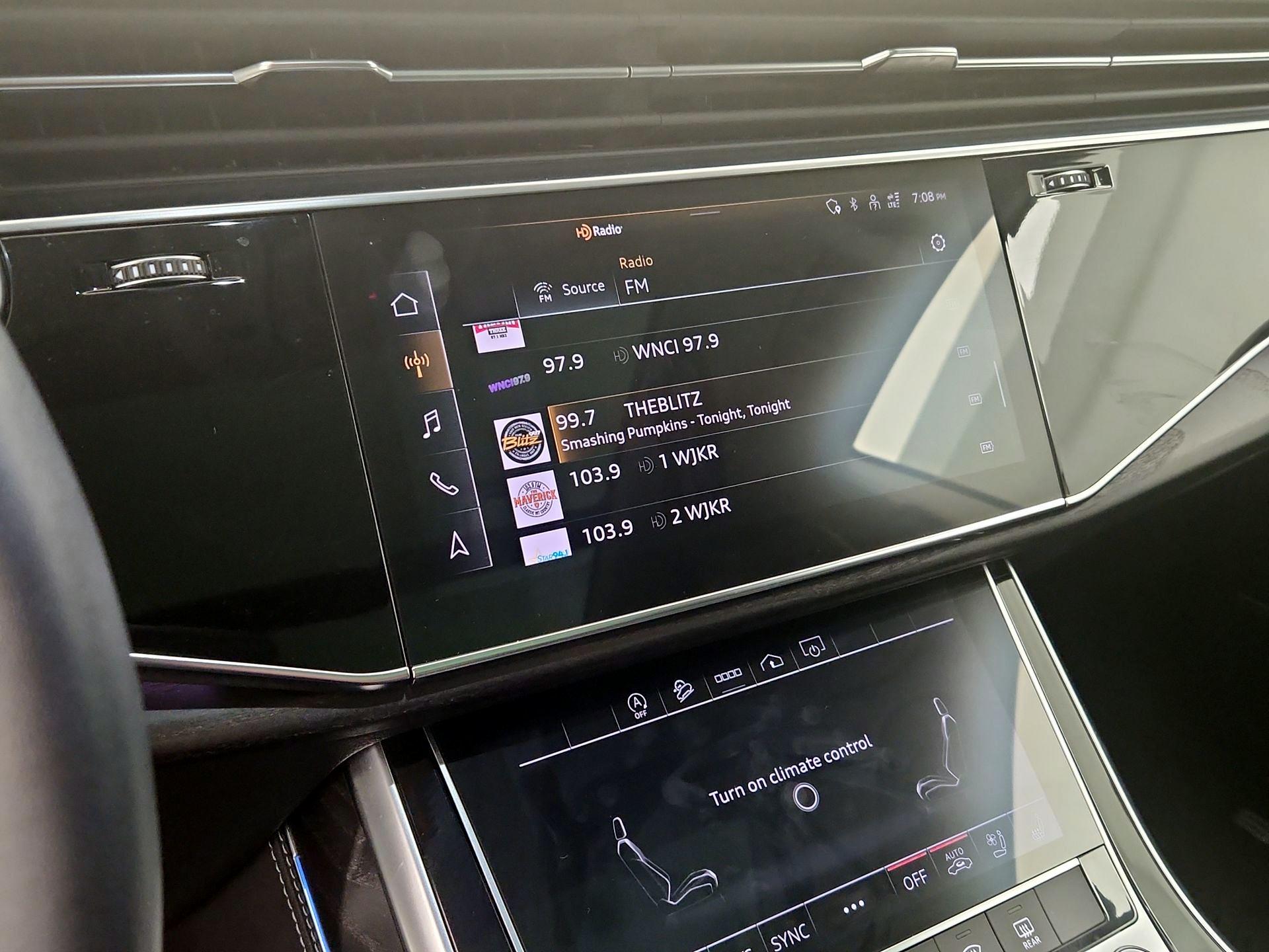 Thumbnail: 2023 Audi Q8 - 16