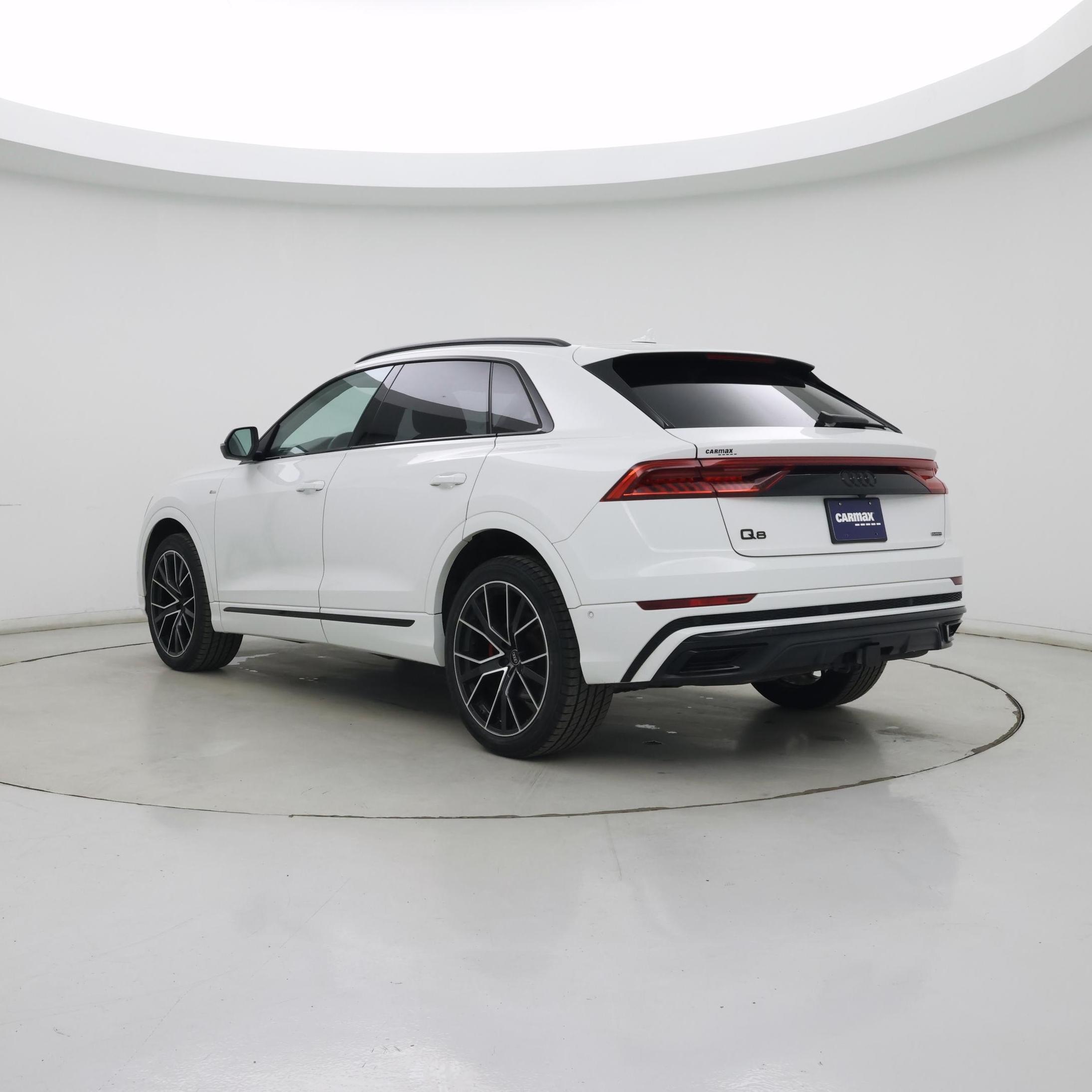 Thumbnail: 2023 Audi Q8 - 2