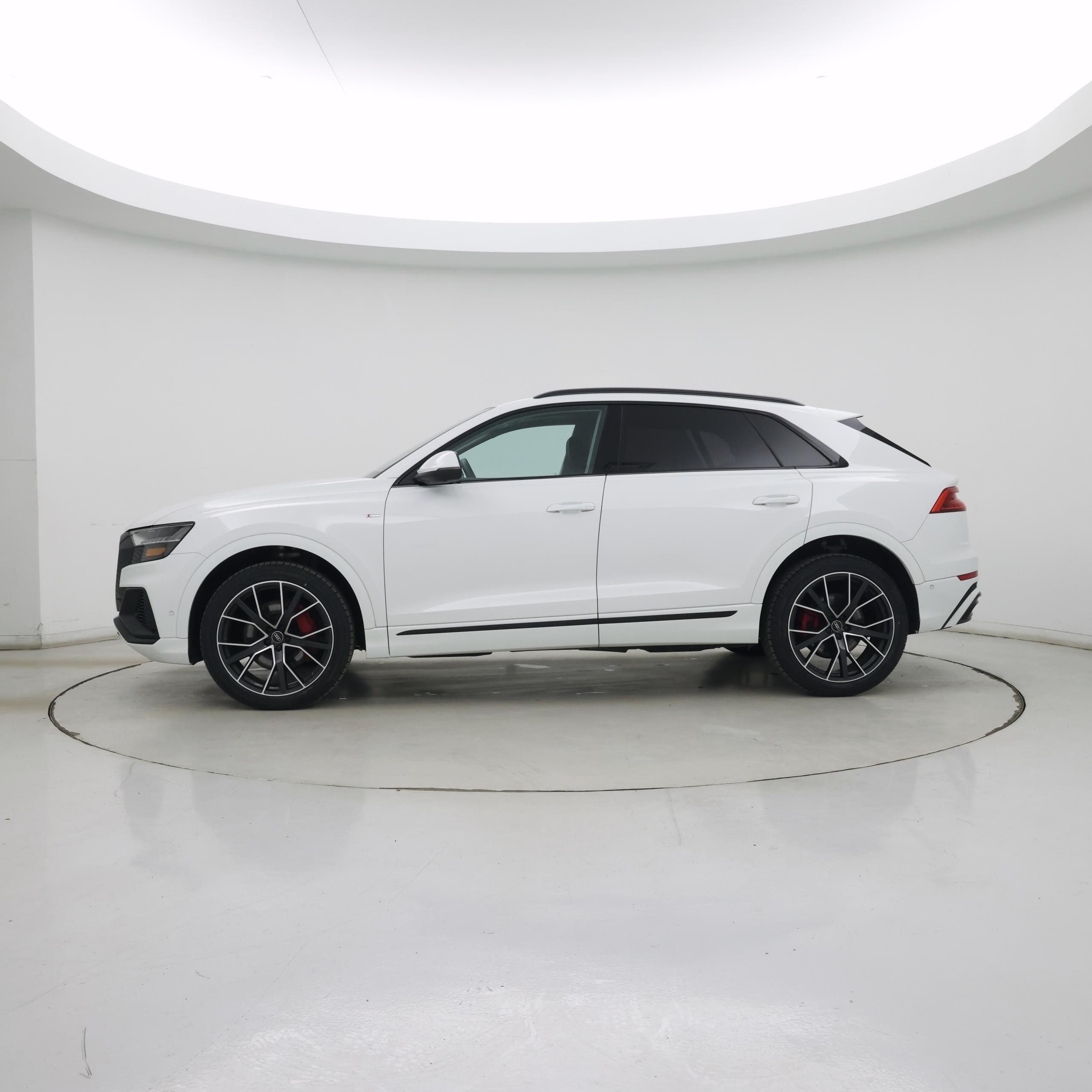 Thumbnail: 2023 Audi Q8 - 3