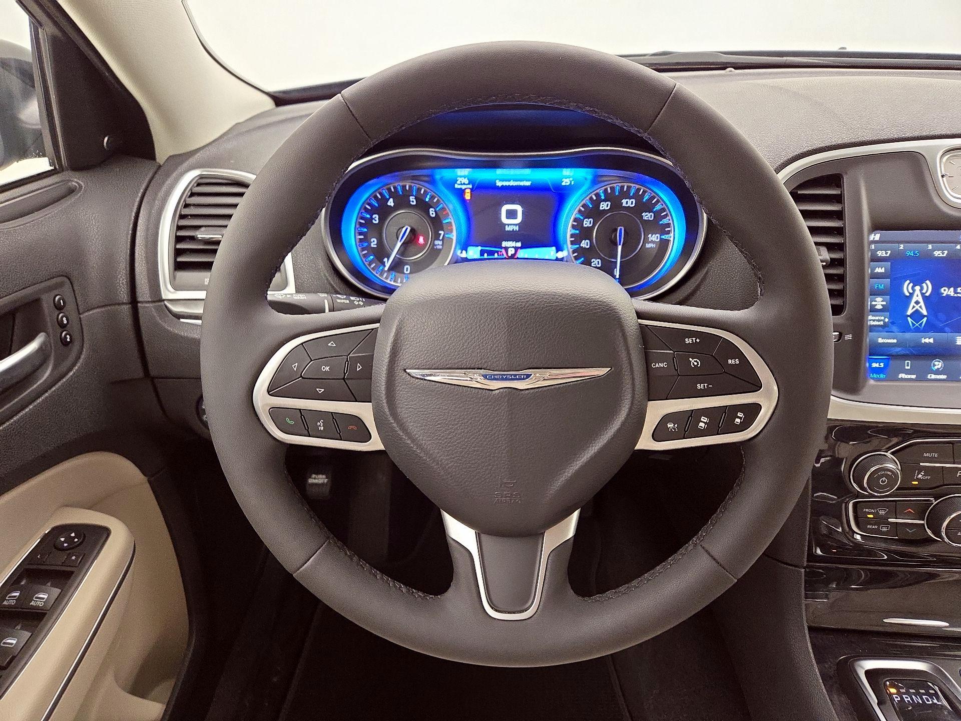 Thumbnail: 2023 Chrysler 300 - 10