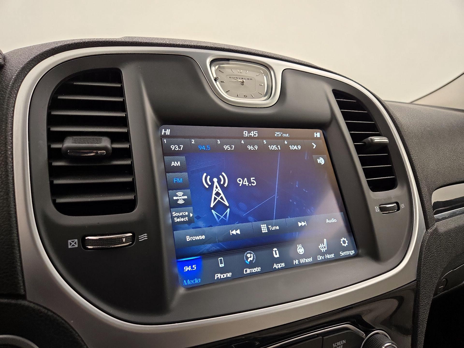 Thumbnail: 2023 Chrysler 300 - 15