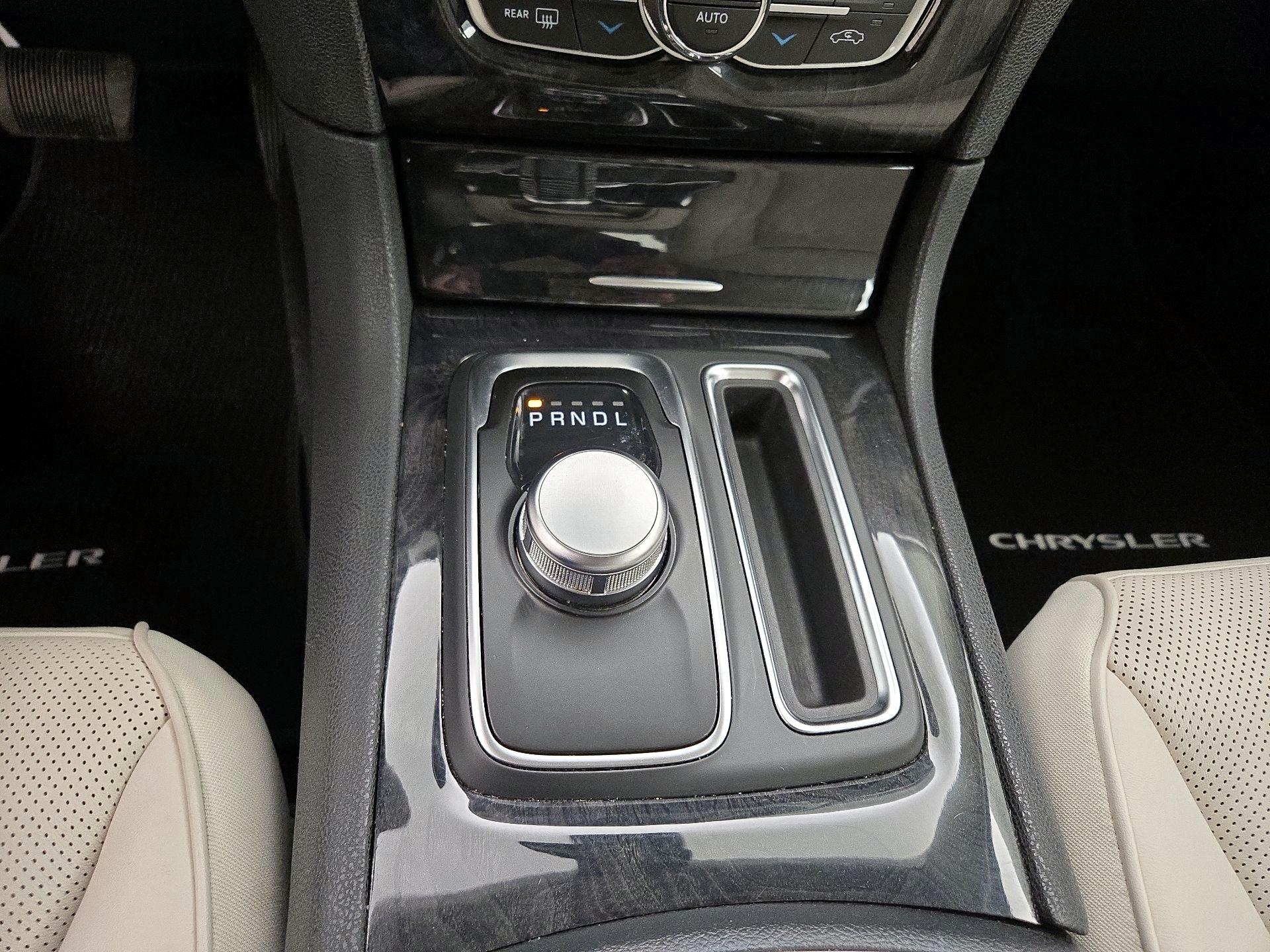 Thumbnail: 2023 Chrysler 300 - 17