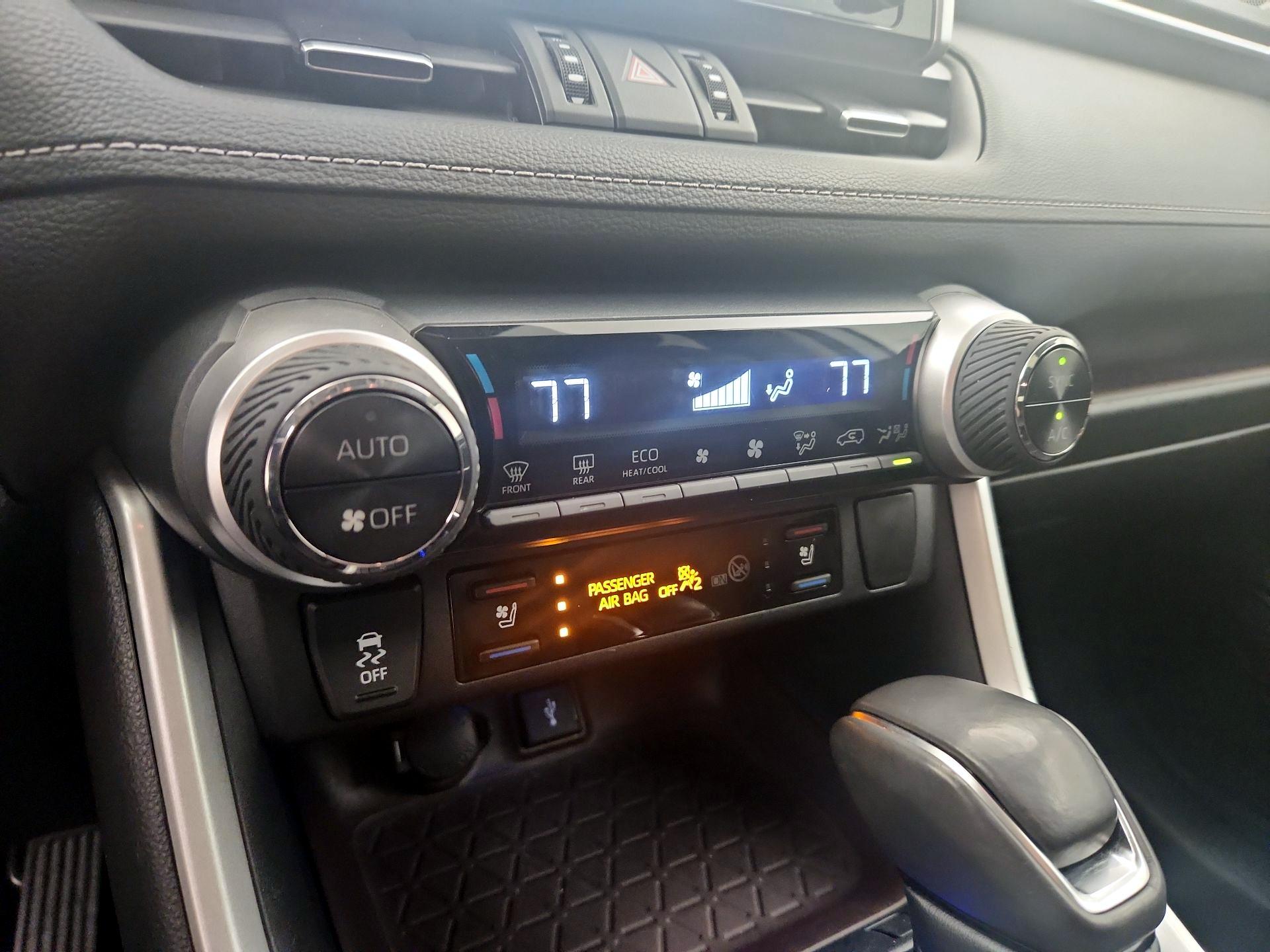 Thumbnail: 2021 Toyota RAV4 - 17