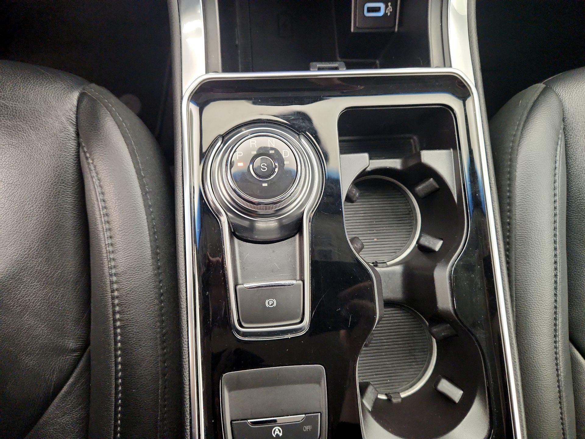 Thumbnail: 2019 Ford Edge - 17