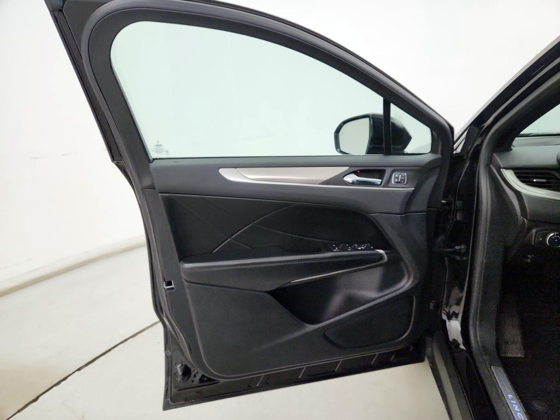 Thumbnail: 2019 Lincoln MKC - 12