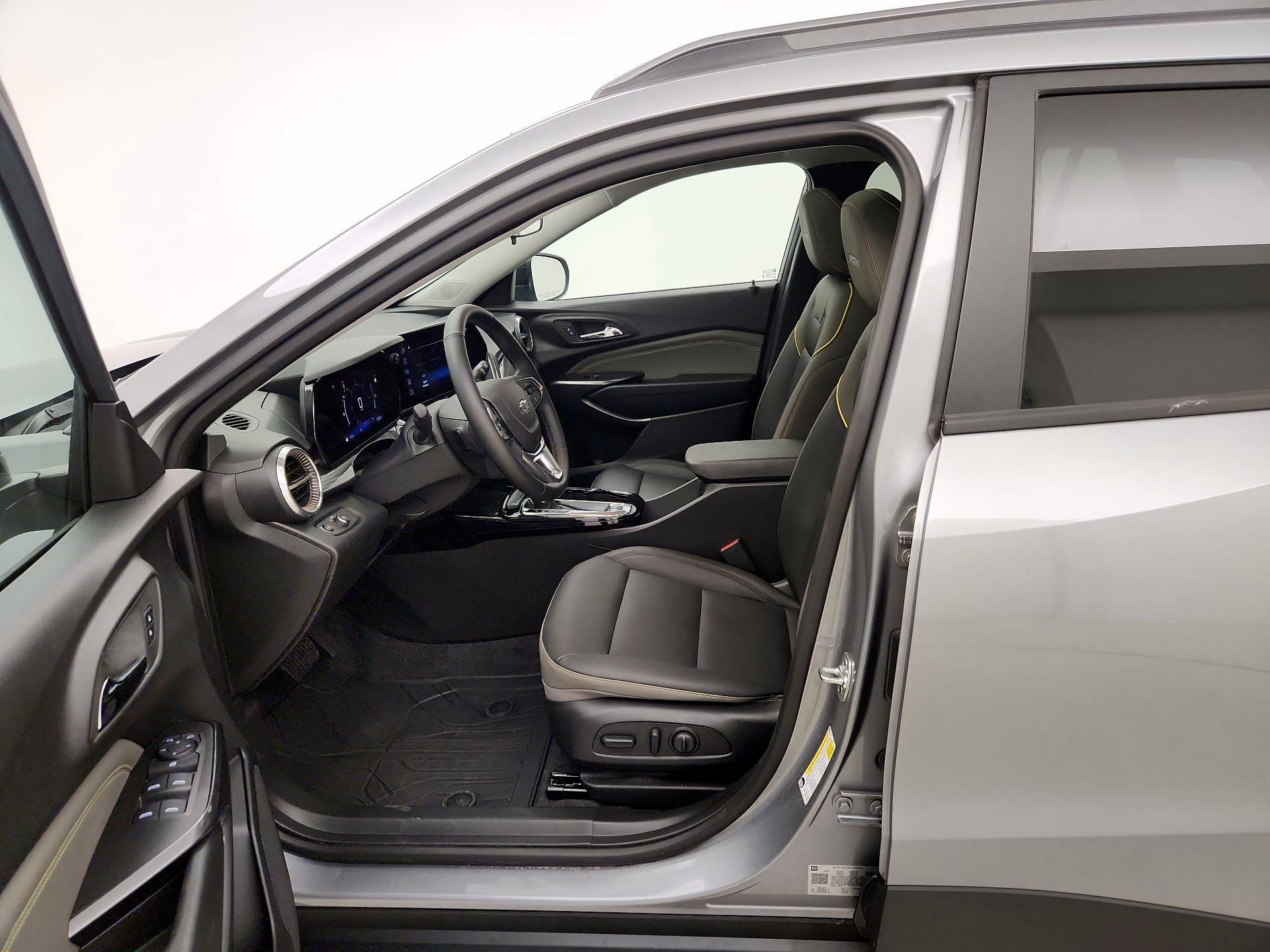 Thumbnail: 2025 Chevrolet Trax - 11