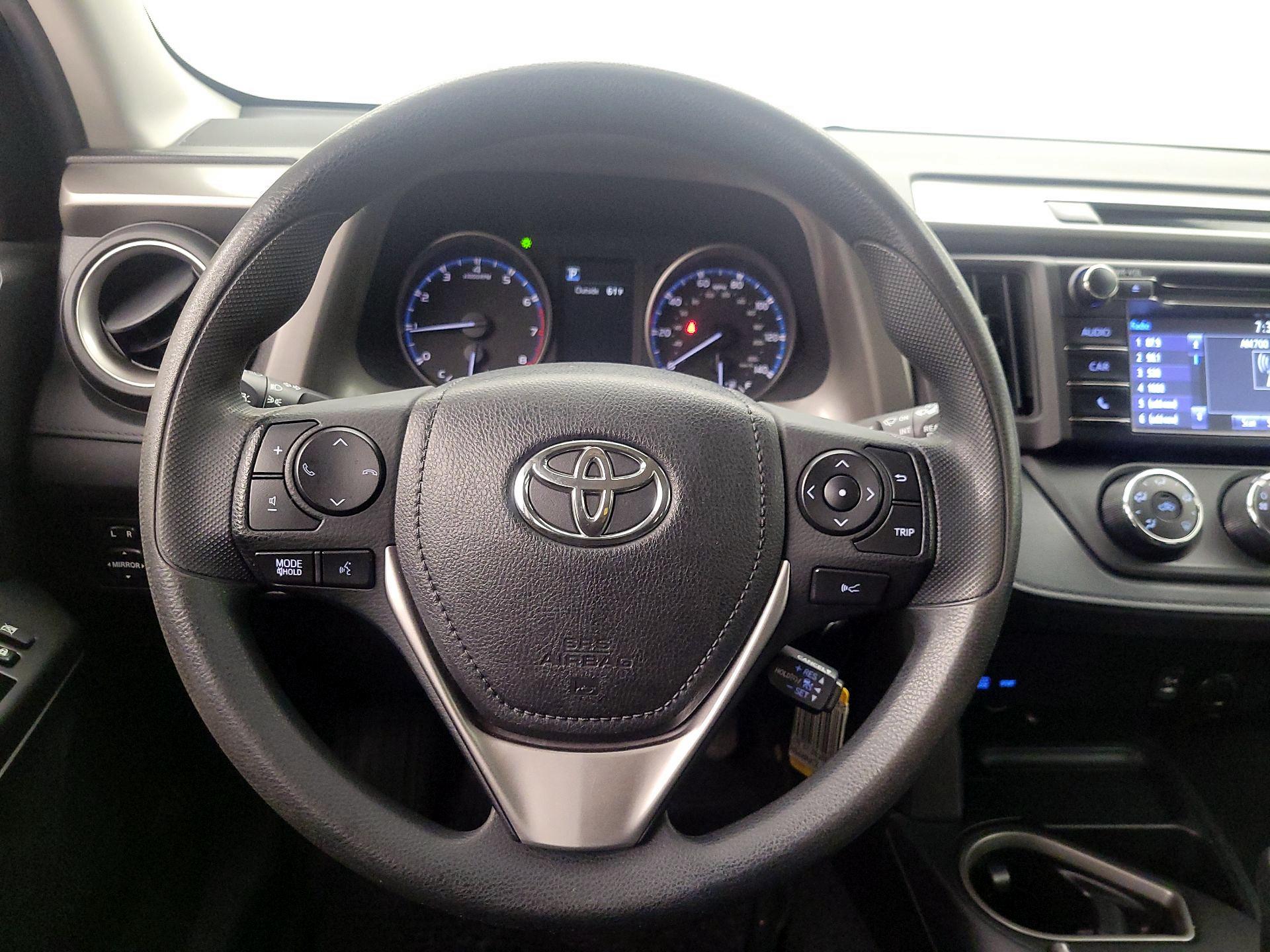 Thumbnail: 2018 Toyota RAV4 - 10