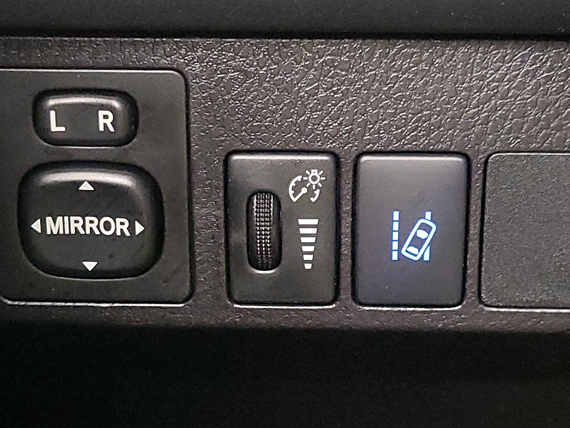 Thumbnail: 2018 Toyota RAV4 - 13