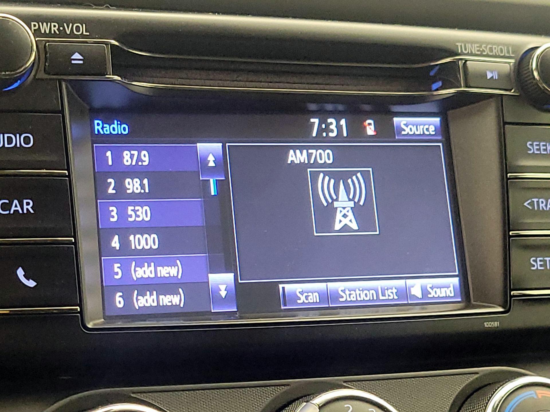 Thumbnail: 2018 Toyota RAV4 - 15