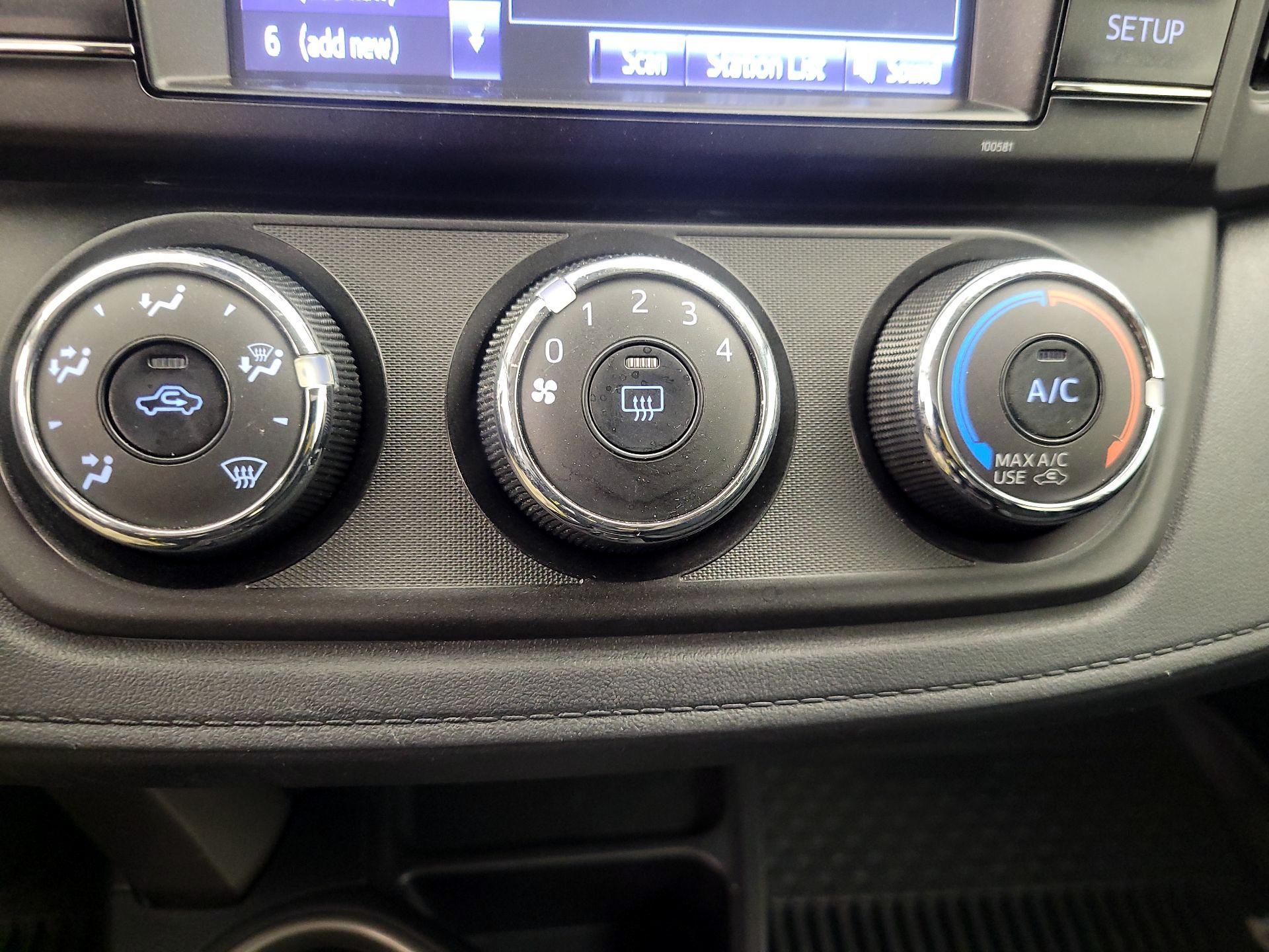 Thumbnail: 2018 Toyota RAV4 - 16