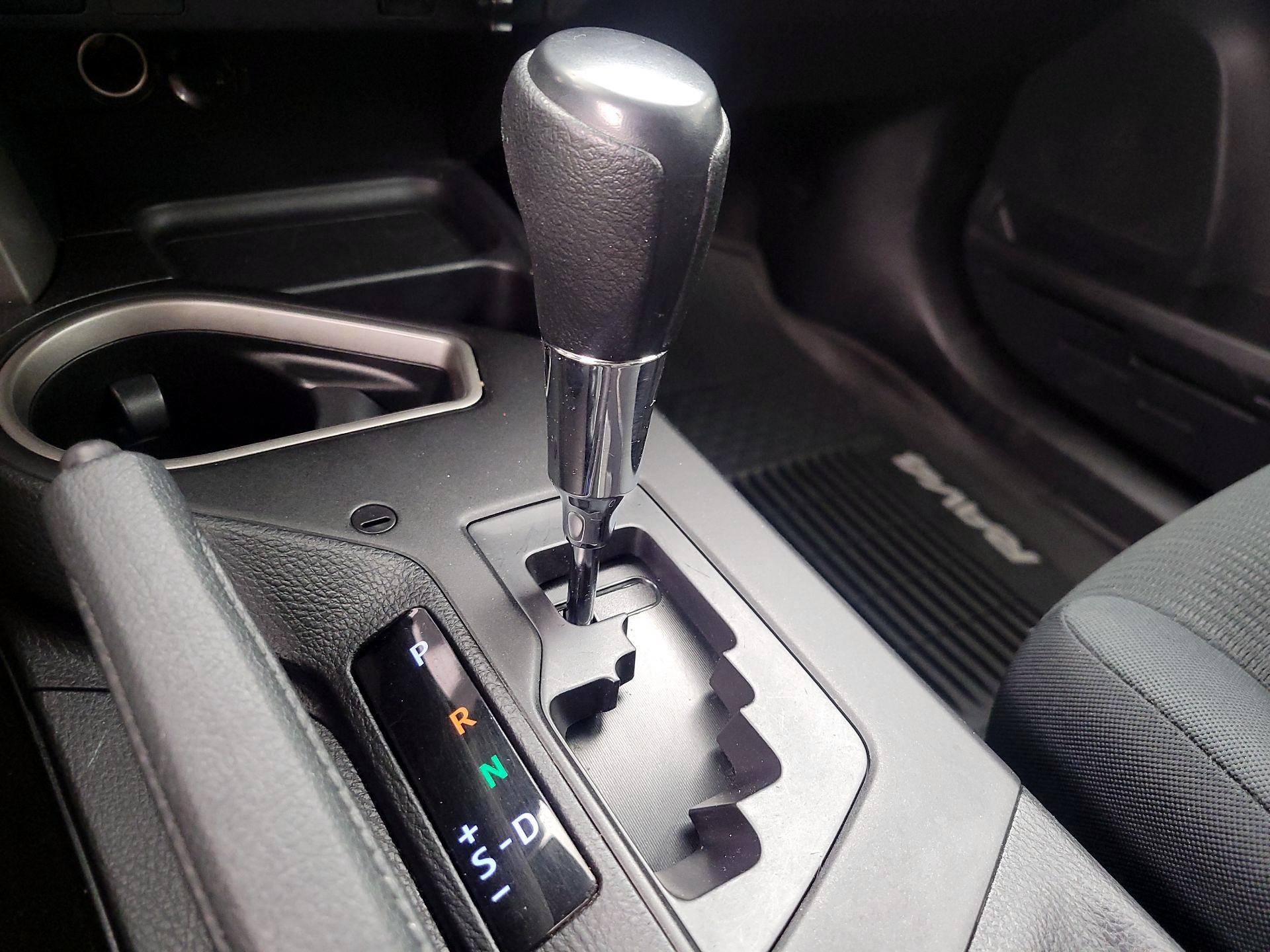 Thumbnail: 2018 Toyota RAV4 - 17