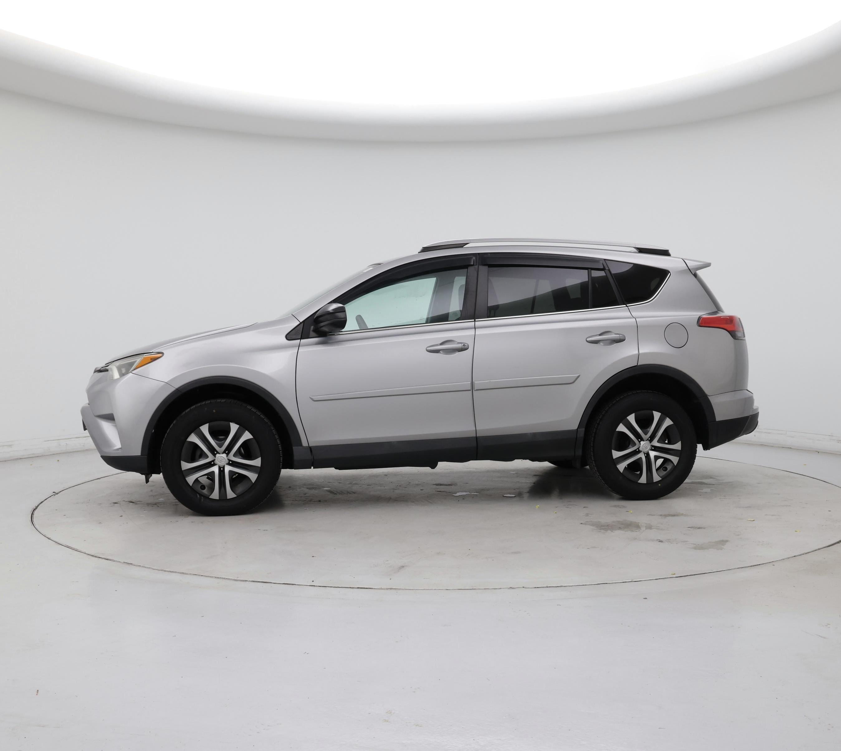 Thumbnail: 2018 Toyota RAV4 - 3