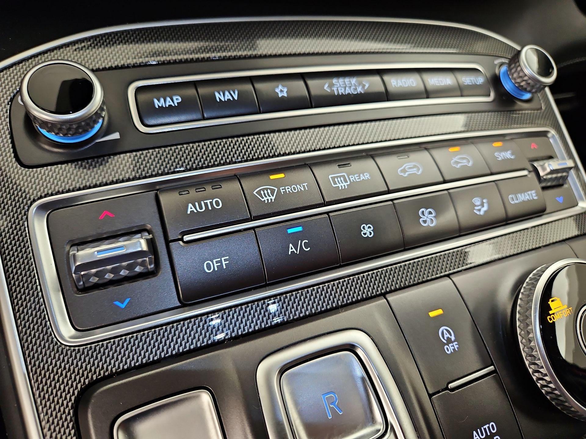 Thumbnail: 2023 Hyundai Santa Fe - 17