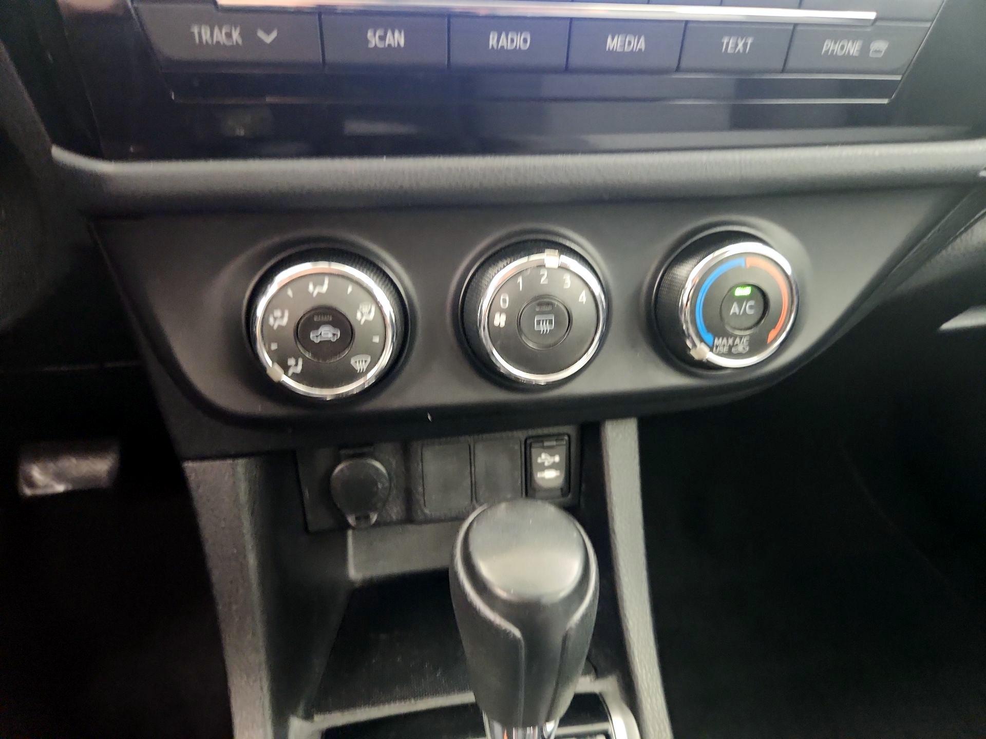Thumbnail: 2015 Toyota Corolla - 15