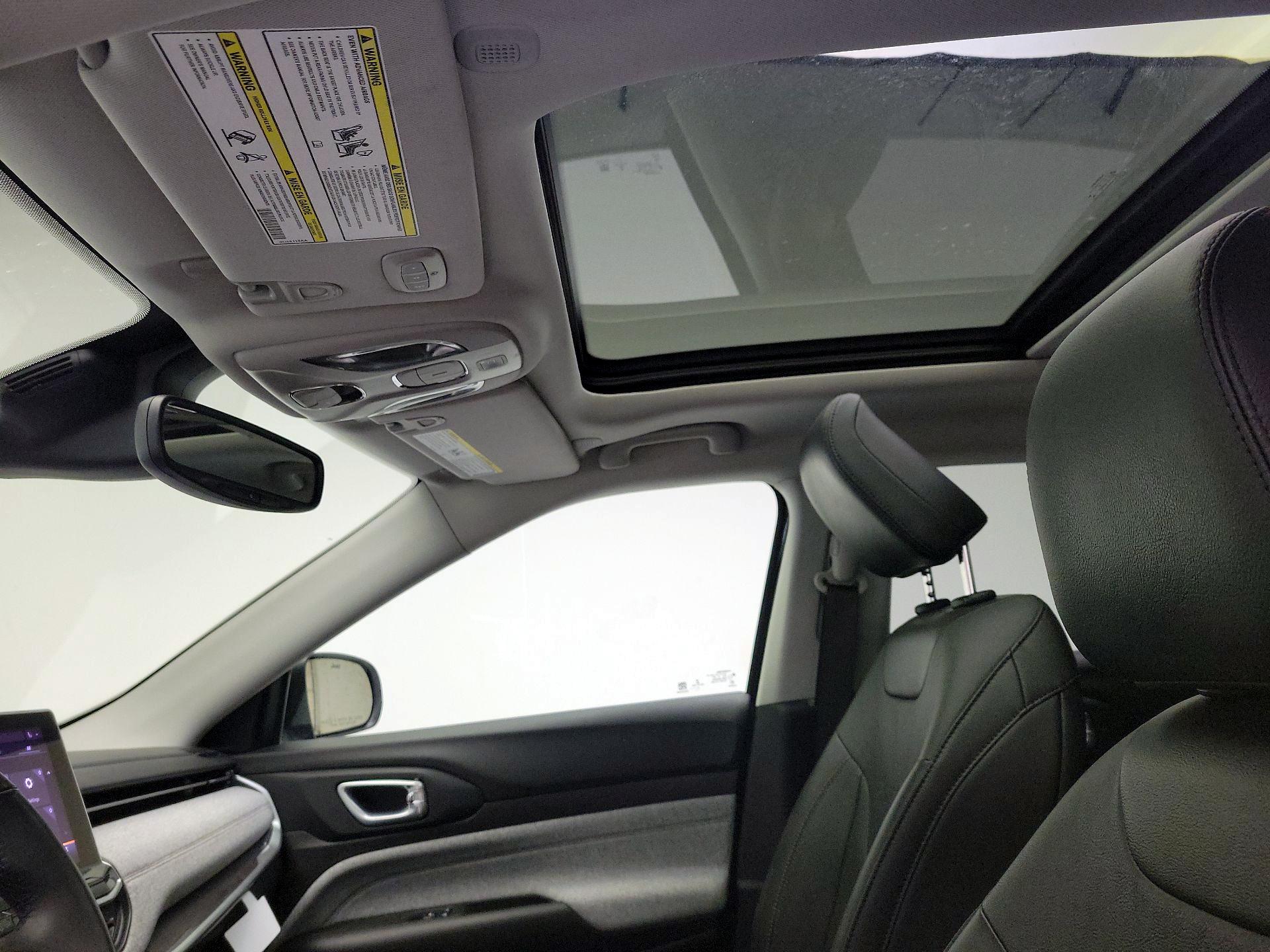 Thumbnail: 2022 Jeep Compass - 19