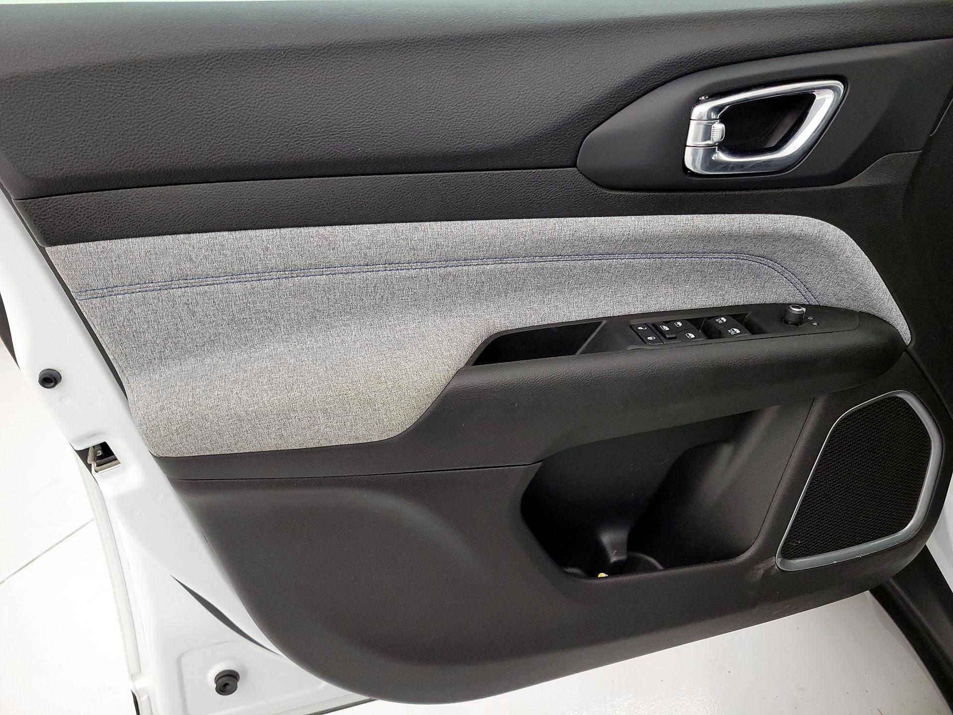 Thumbnail: 2022 Jeep Compass - 12