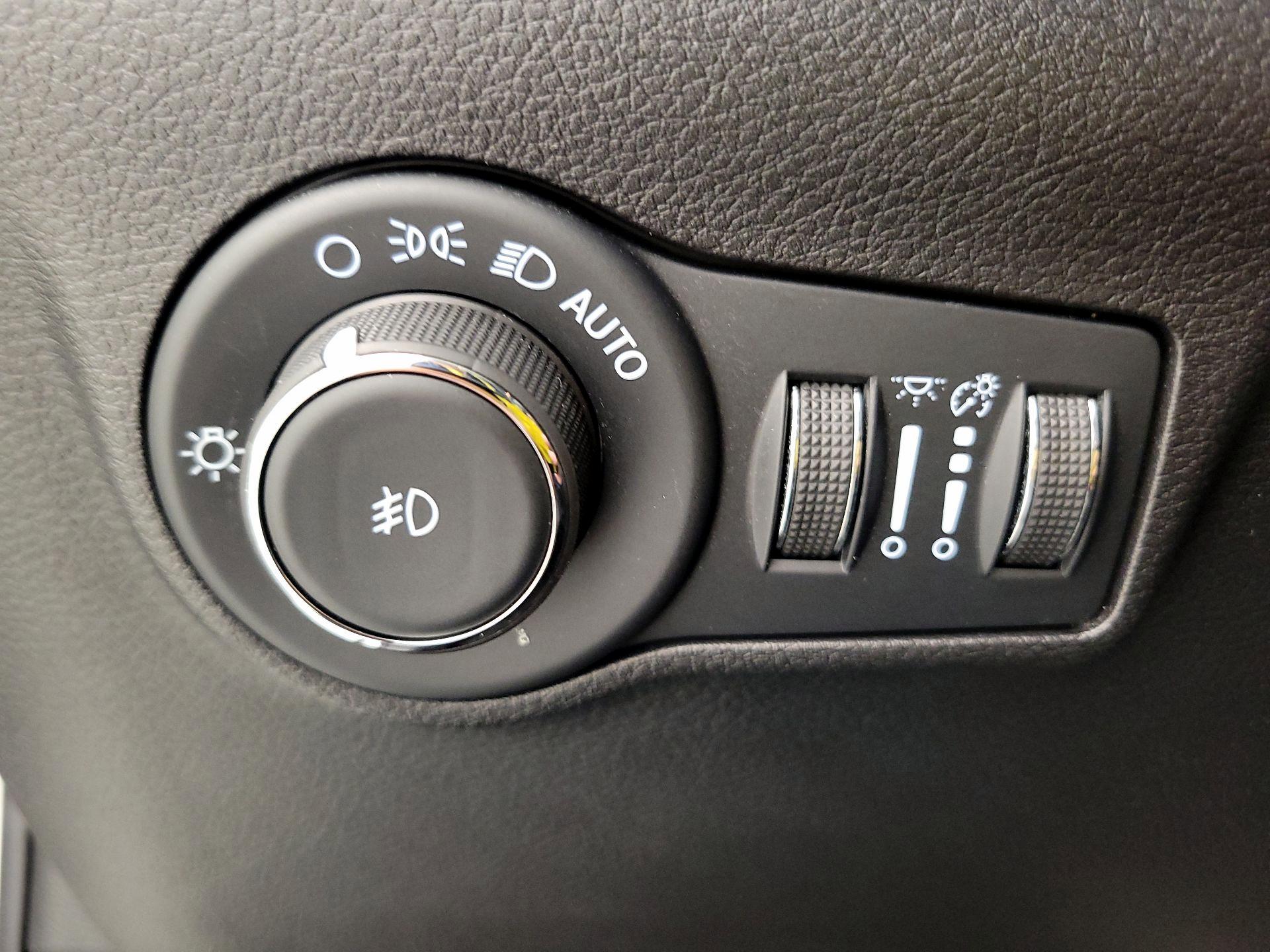 Thumbnail: 2022 Jeep Compass - 13