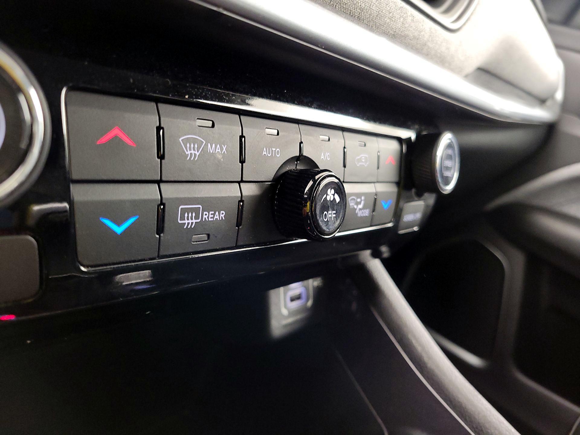 Thumbnail: 2022 Jeep Compass - 16