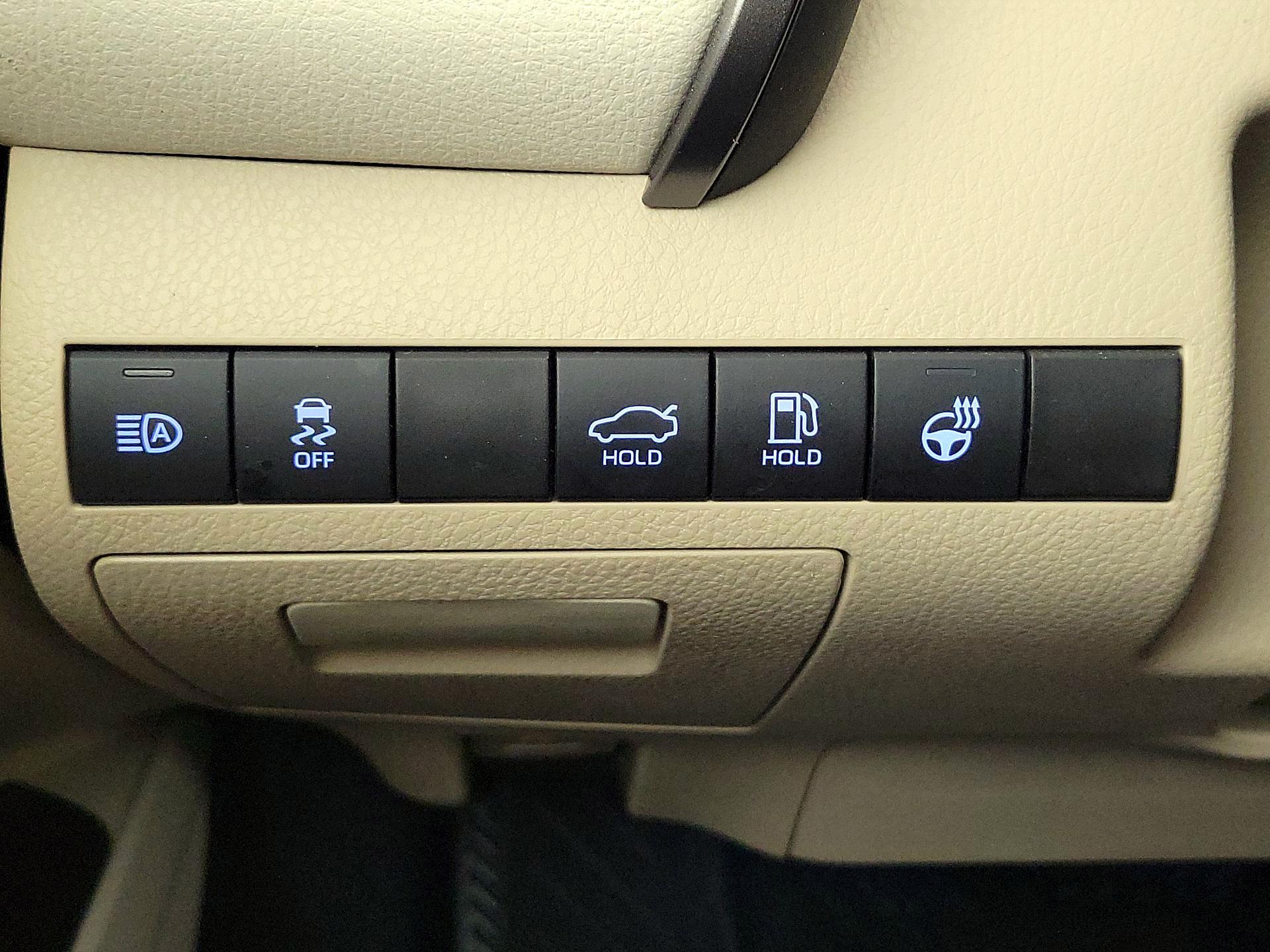 Thumbnail: 2022 Toyota Camry - 13