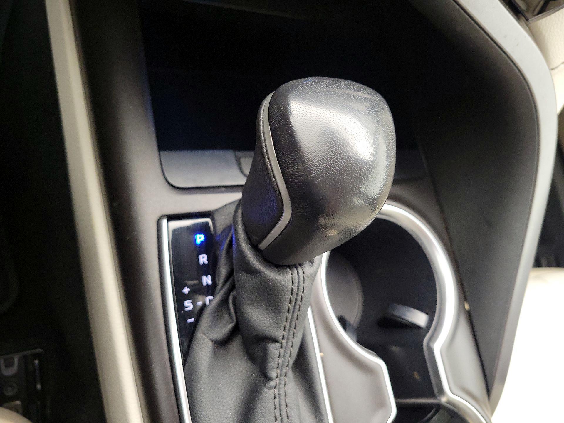 Thumbnail: 2022 Toyota Camry - 17