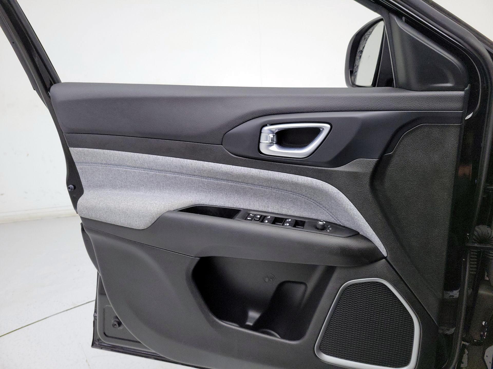 Thumbnail: 2023 Jeep Compass - 12