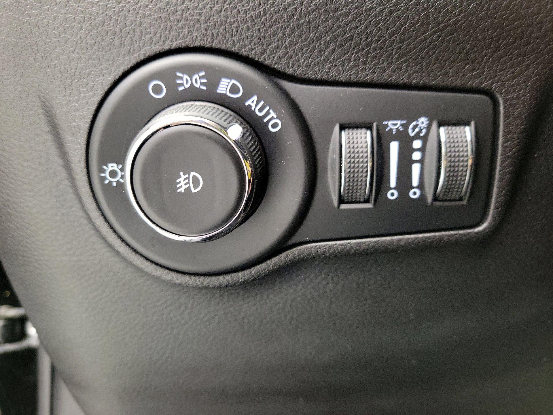 Thumbnail: 2023 Jeep Compass - 13