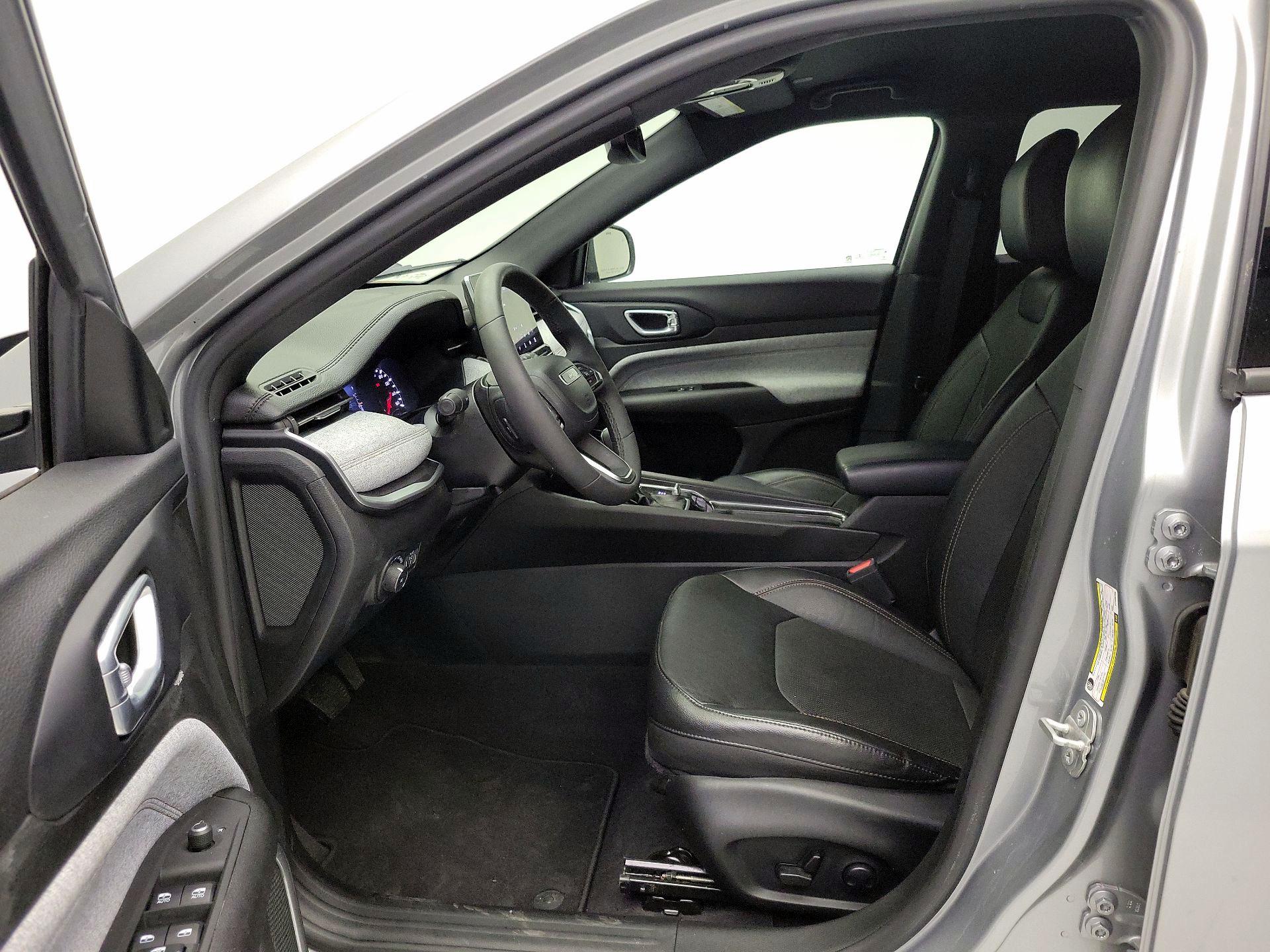 Thumbnail: 2023 Jeep Compass - 11