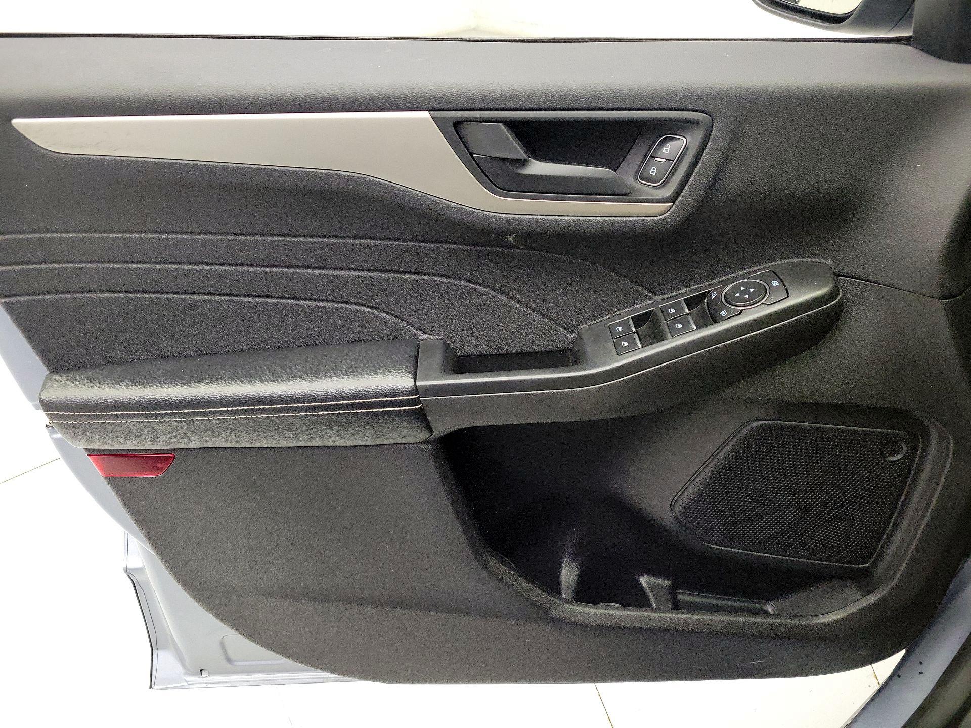 Thumbnail: 2022 Ford Escape - 12