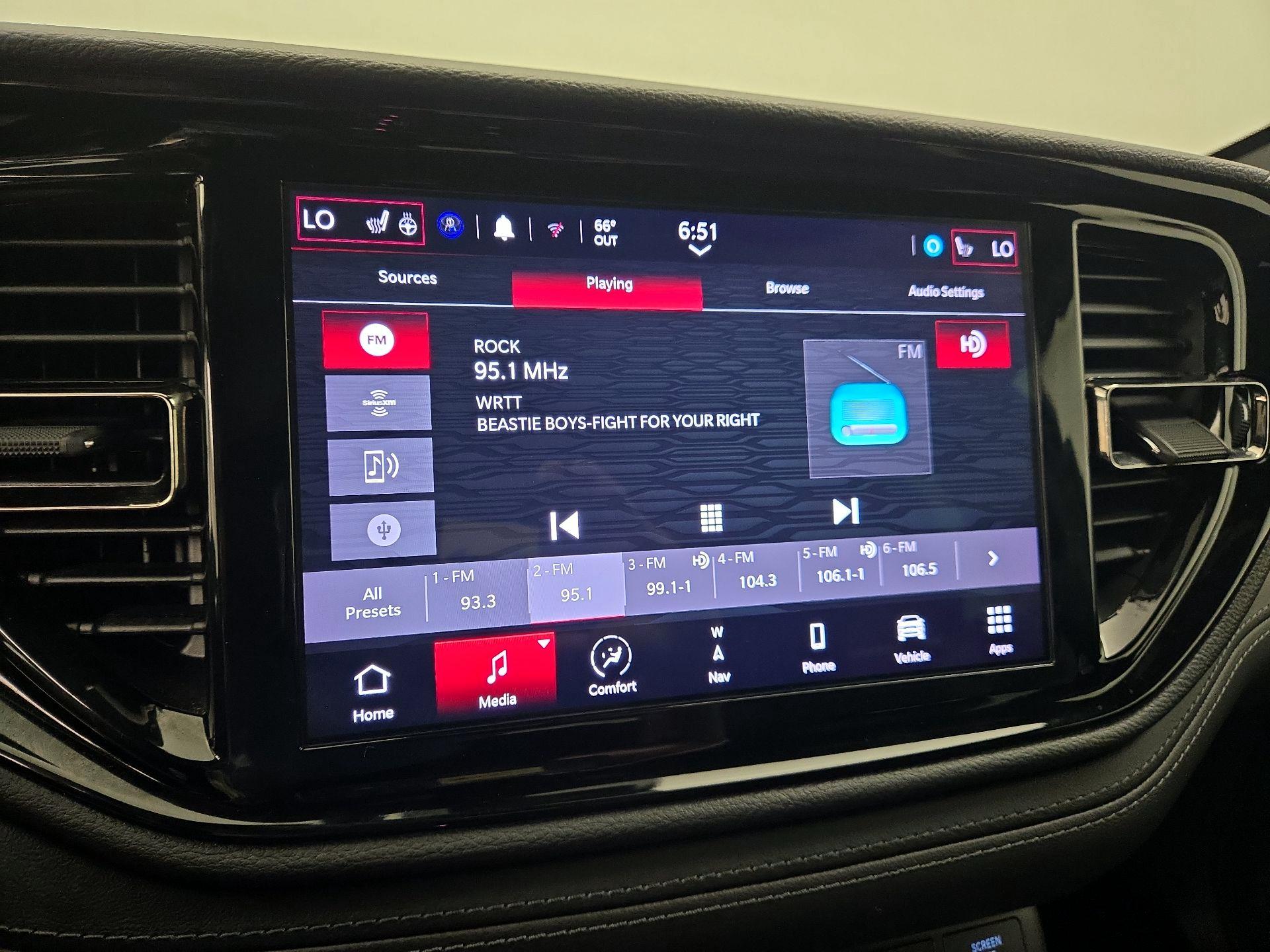 Thumbnail: 2022 Dodge Durango - 16